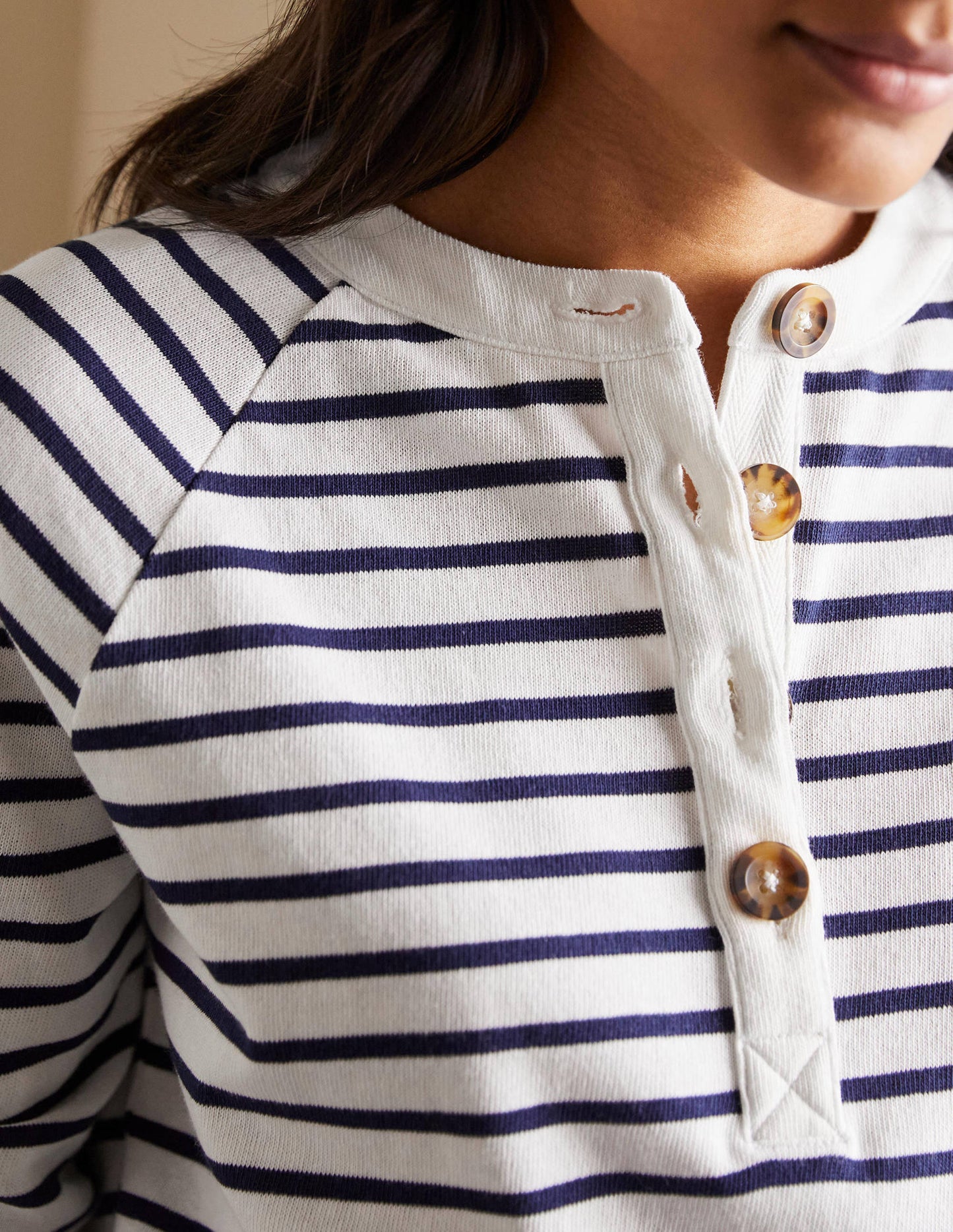 Mariner Henley Top-Ivory/Navy