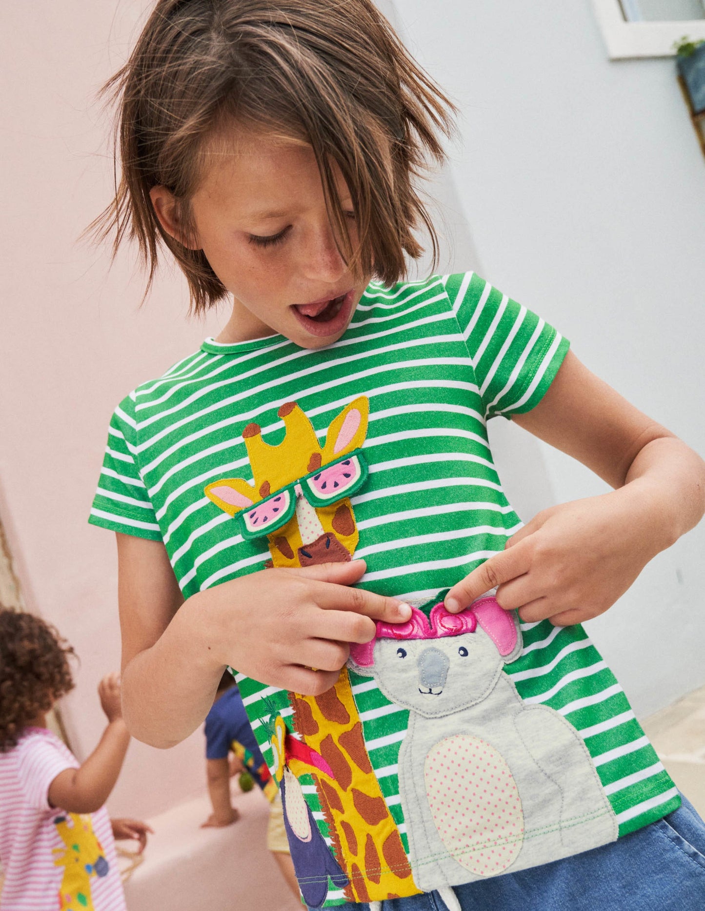 Lift-the-flap T-shirt-Tropical Green/ Ivory Giraffe