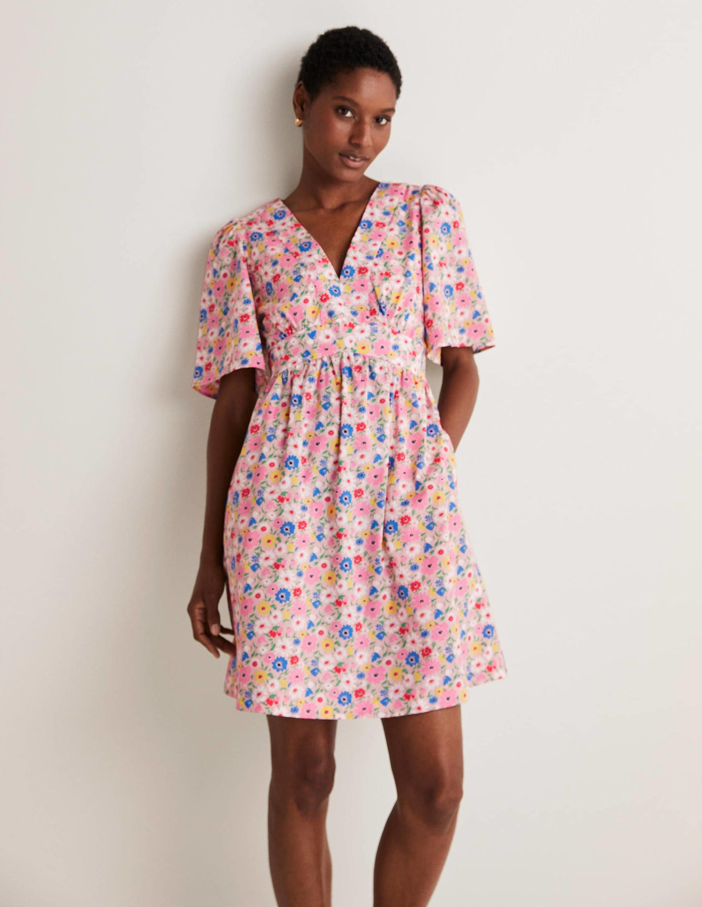 V-Neck Contrast Detail Dress-Milkshake, Elegant Bloom