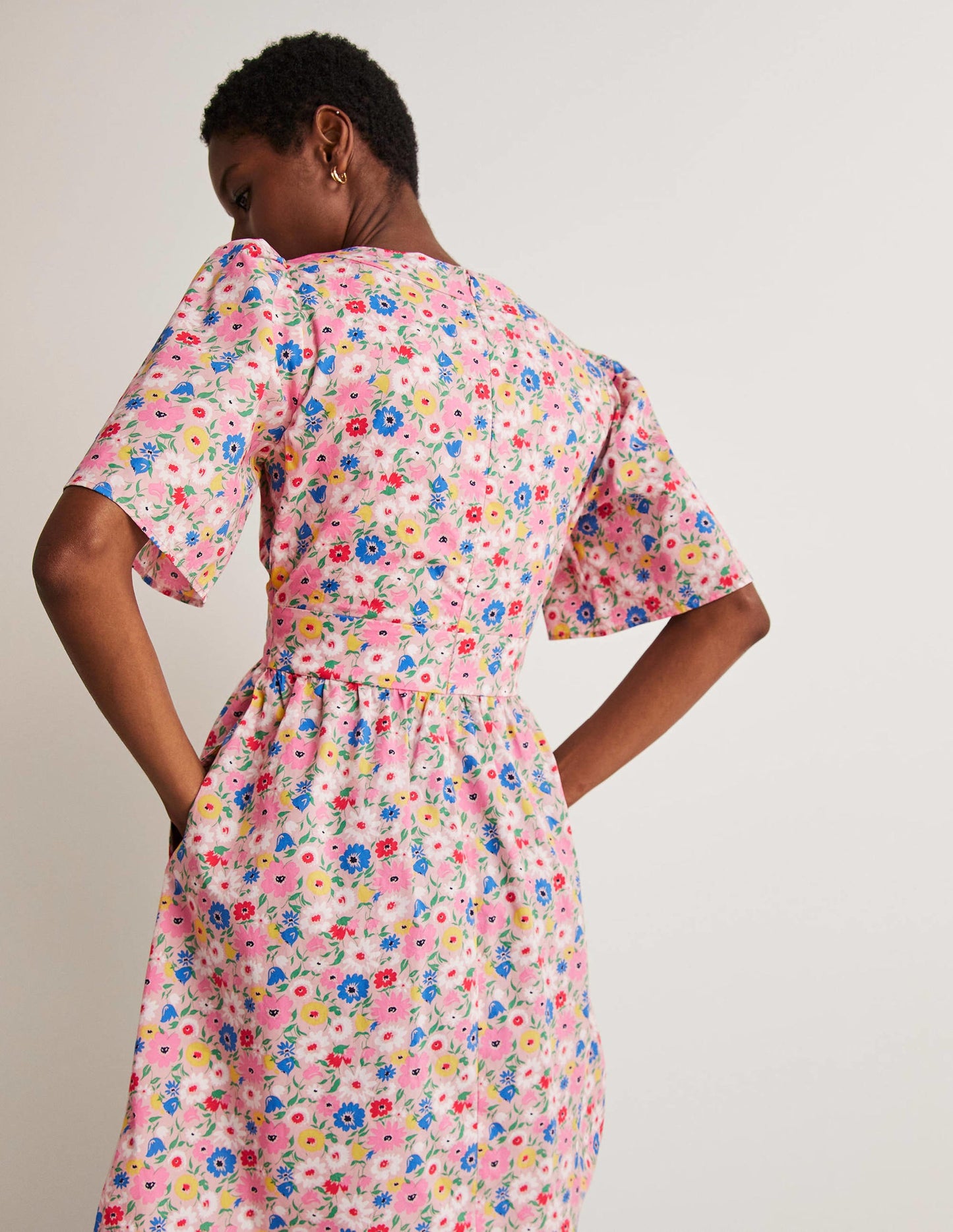 V-Neck Contrast Detail Dress-Milkshake, Elegant Bloom