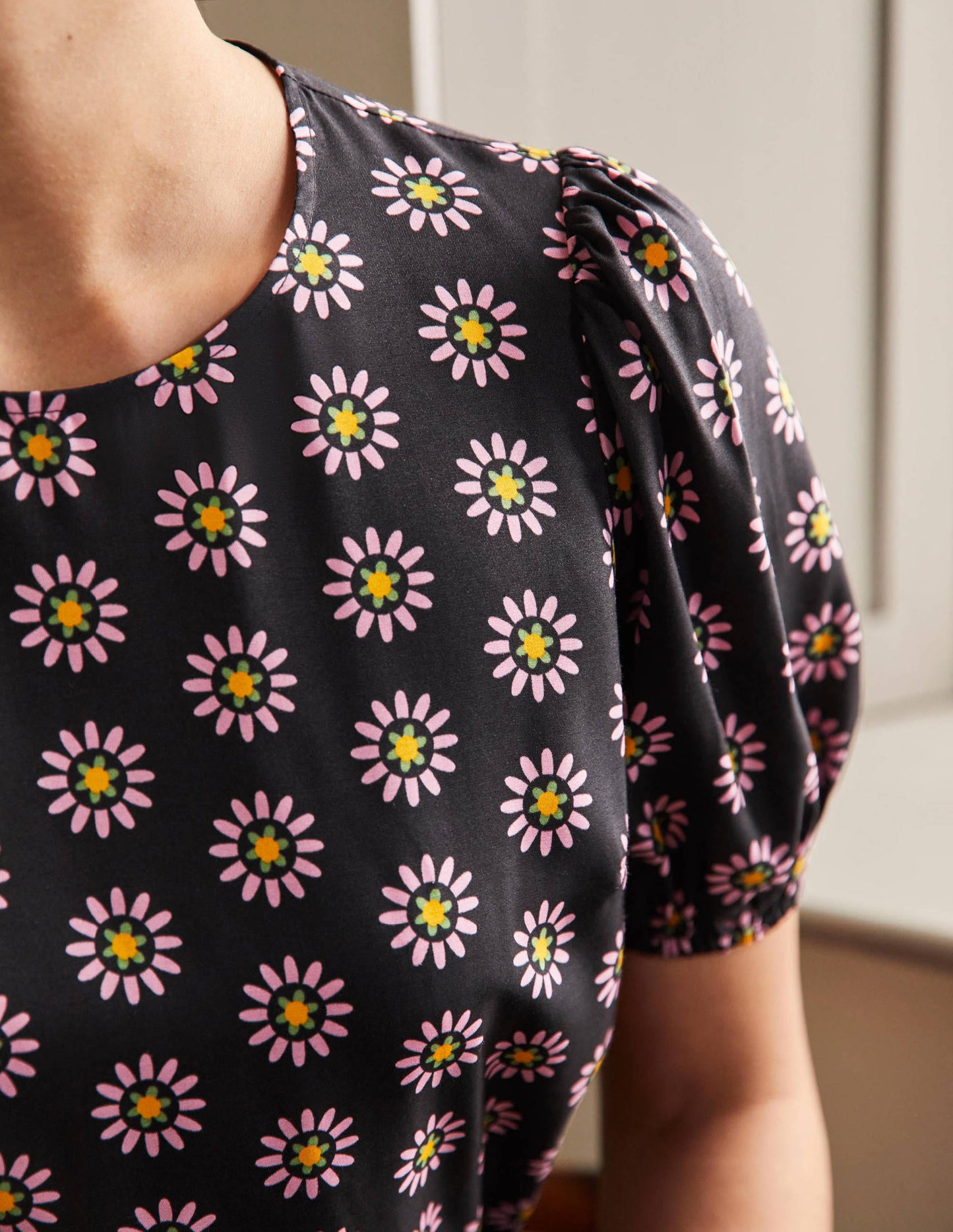 Adriana Puff Sleeve Top-Black and Formica Pink, Daisy