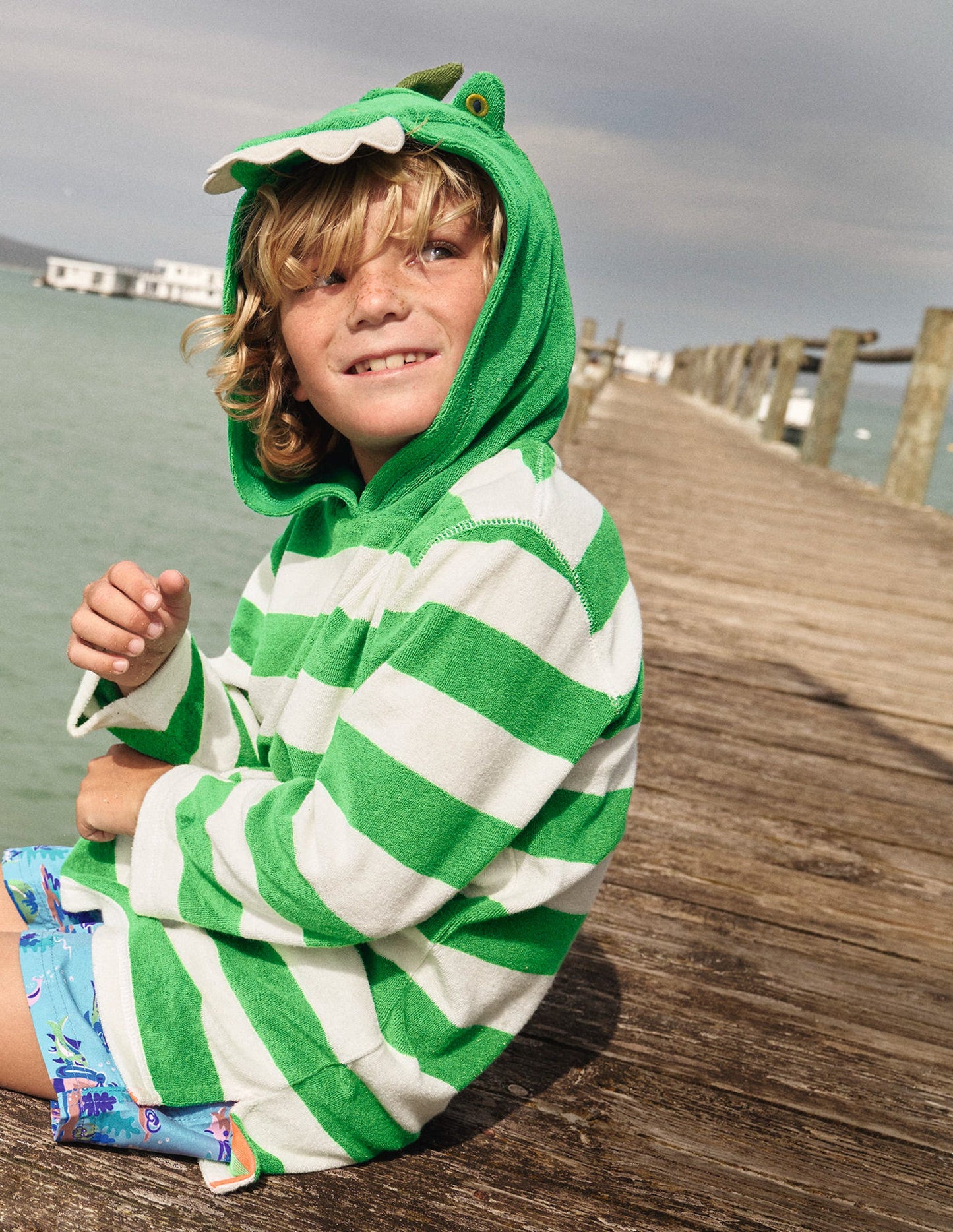 Appliqué Towelling Throw-on-Green/Ivory Crocodile