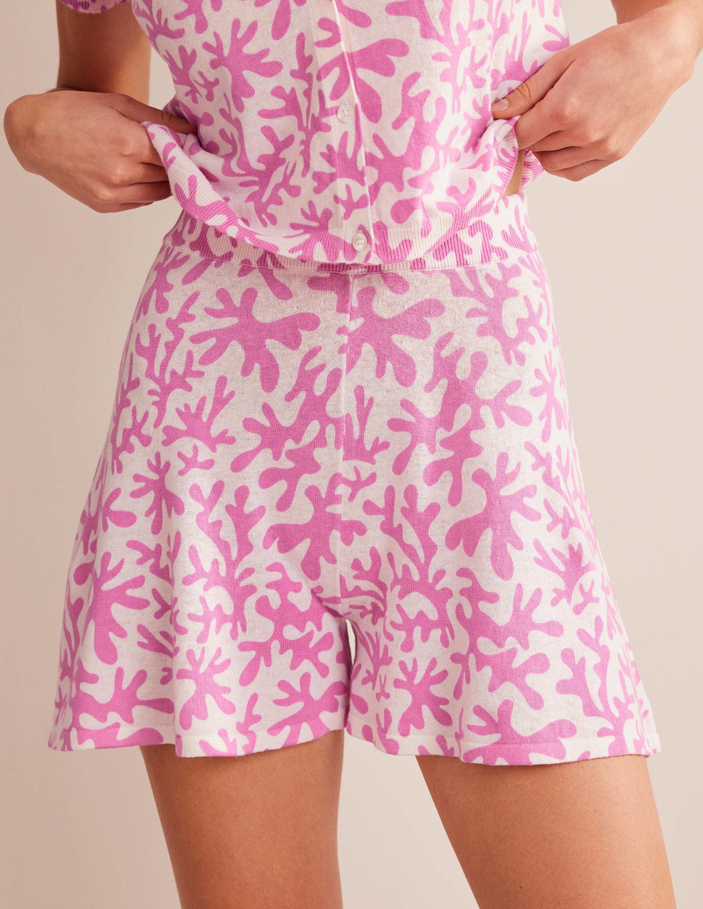 Knitted Shorts-Plum Blossom, Abstract Foliage
