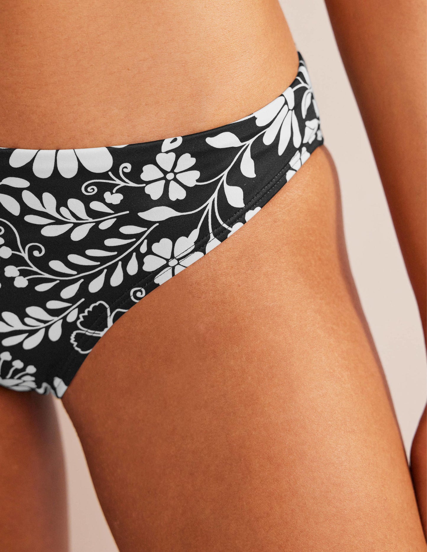 Classic Bikini Bottoms-Nero, Gardenia Sprig