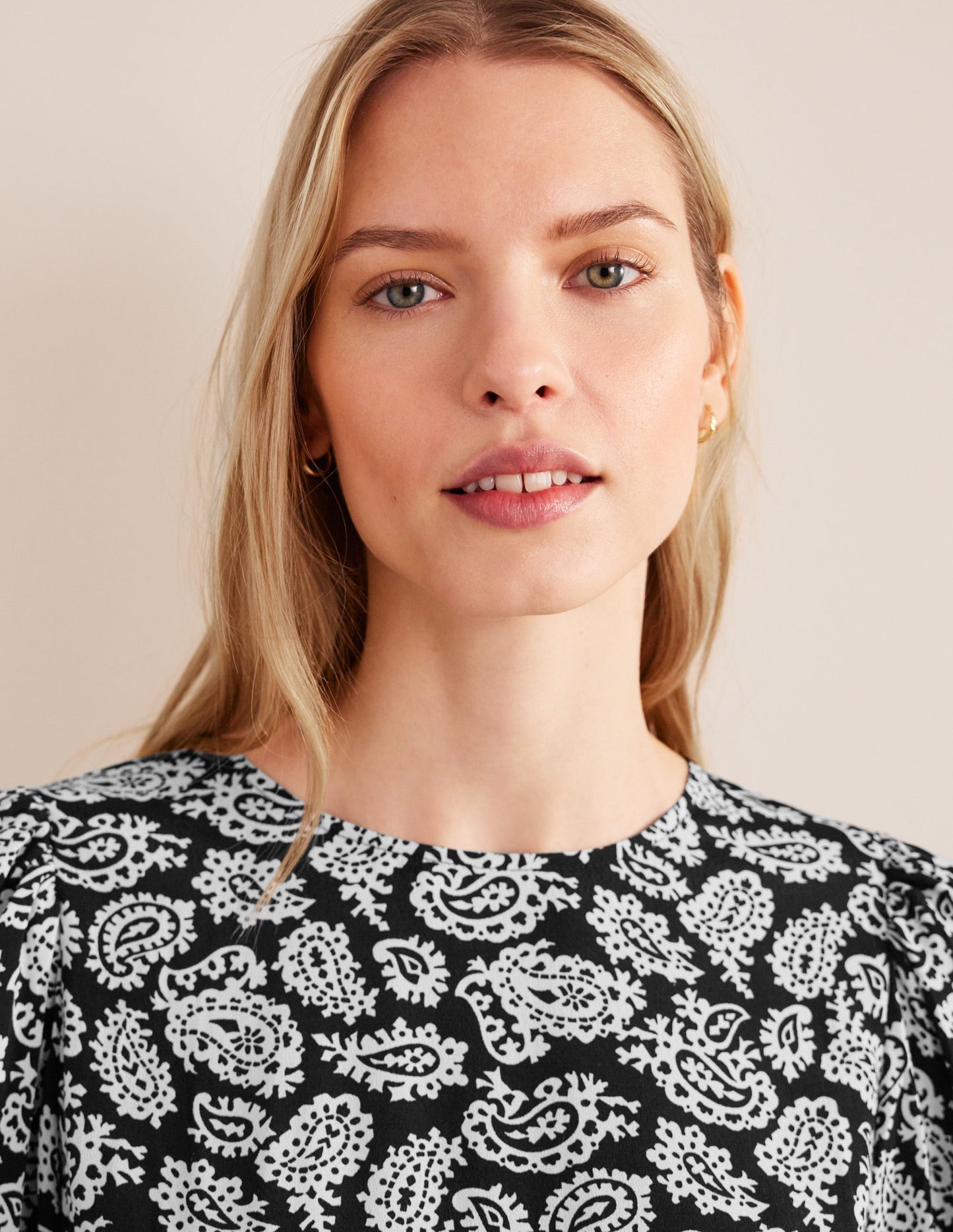 Crew Neck Print Mini Dress-Black, Paisley Pop