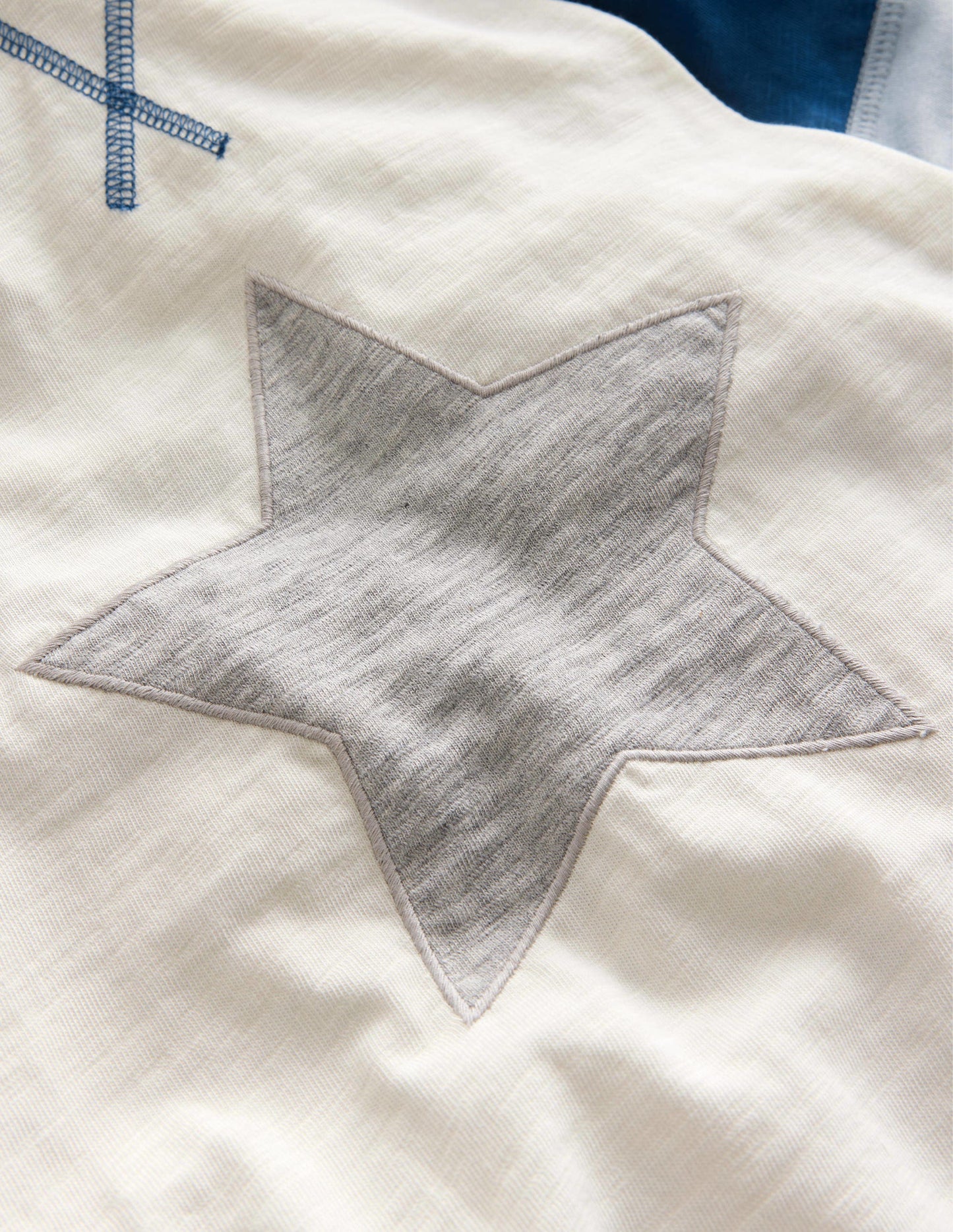 Hooded Logo Raglan T-shirt-Ivory/ Navy Star