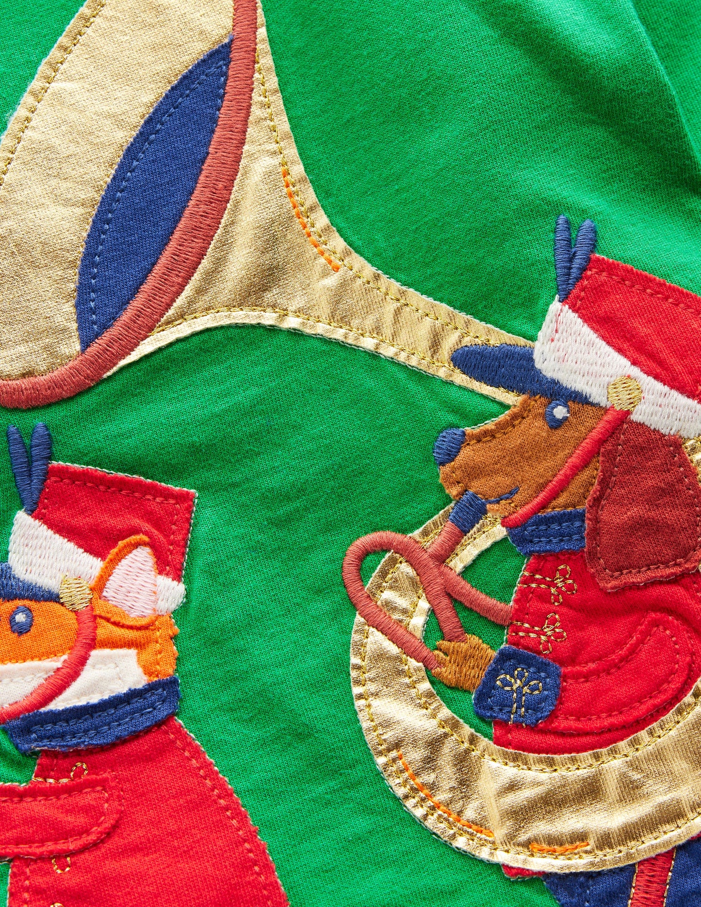 Appliqué T-shirt-Highland Green Band