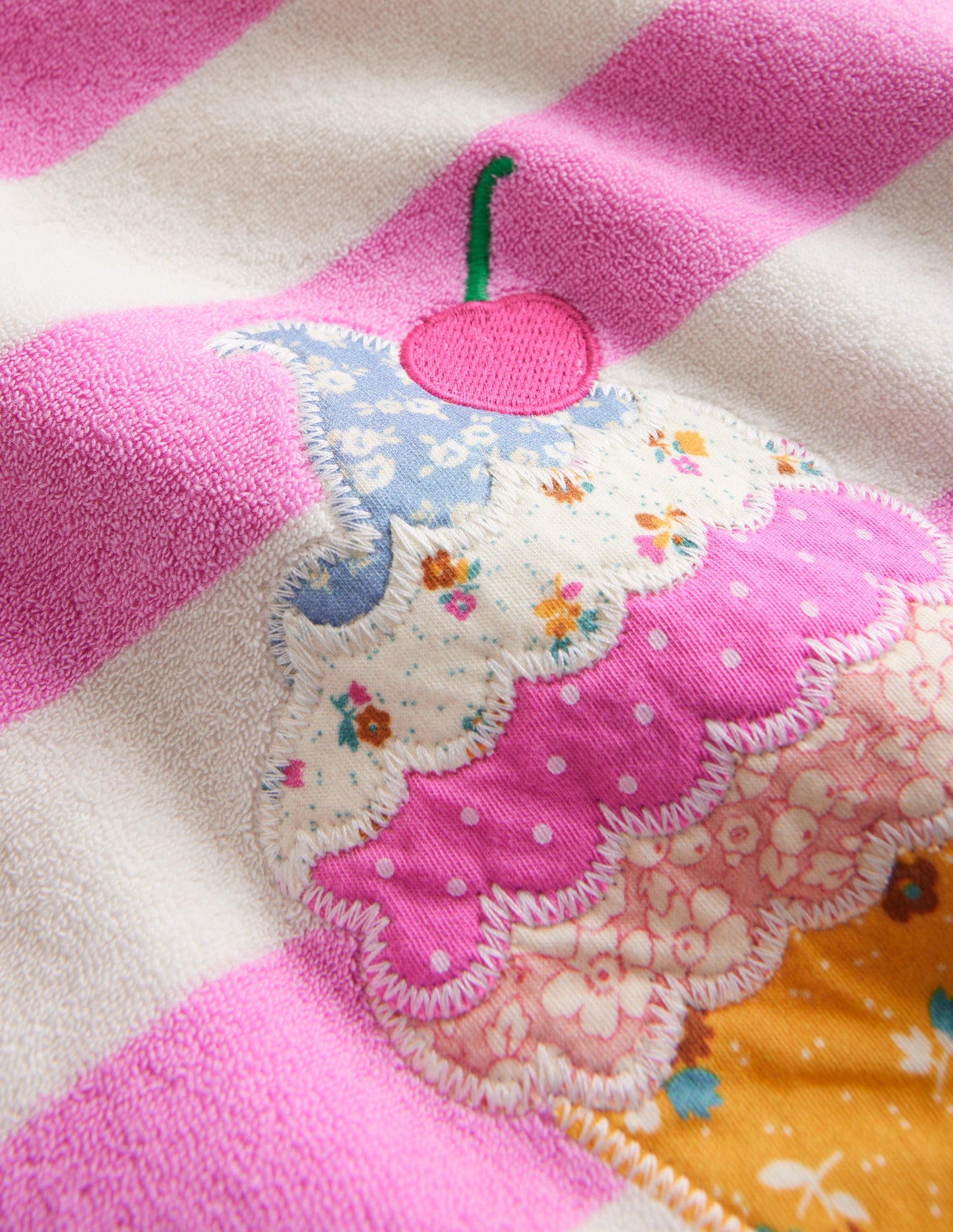 Appliqué Towelling Throw-On-Pink/Vanilla Pod Ice Creams