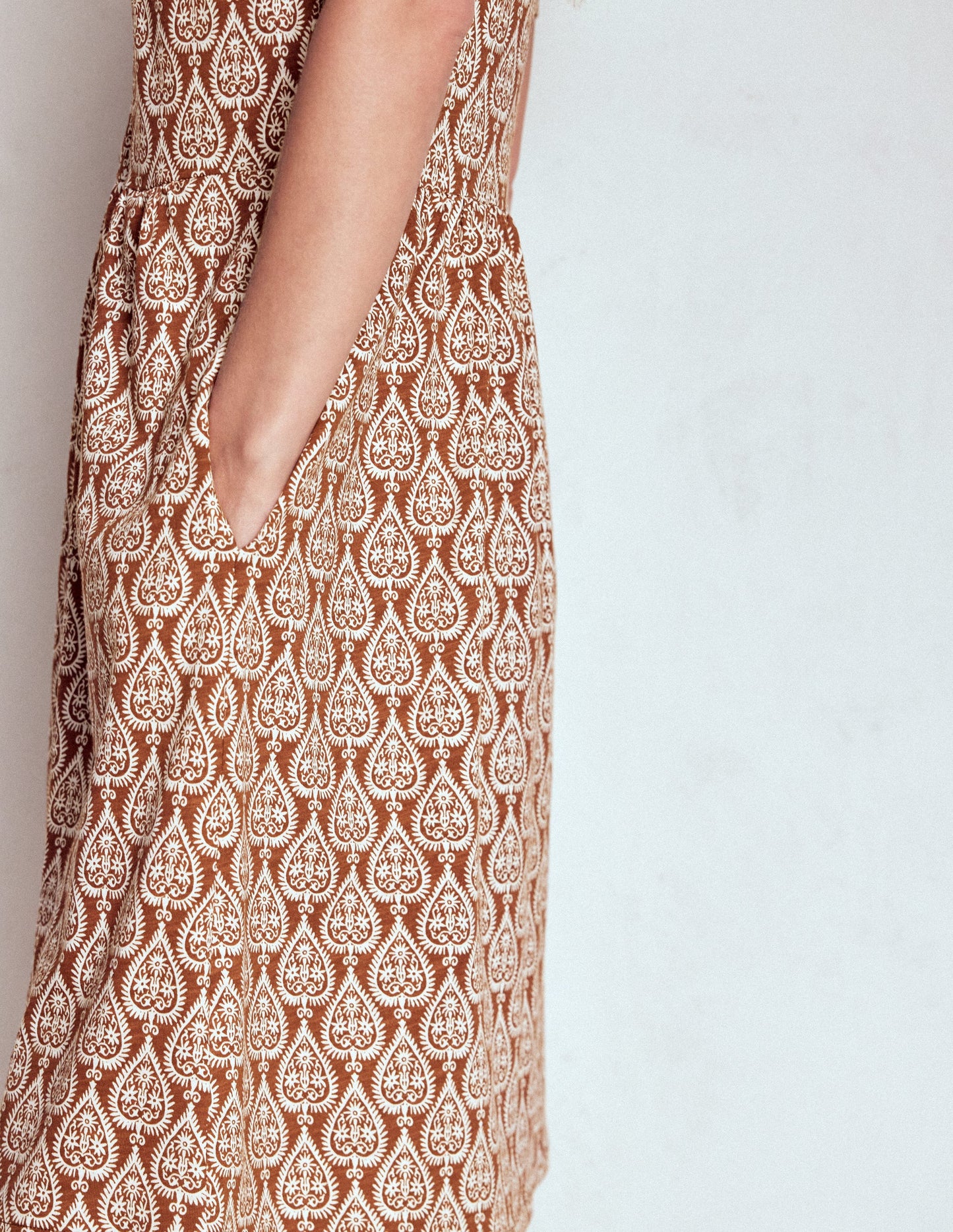 Naomi Short Sleeve Dress-Cognac, Ornate Geo