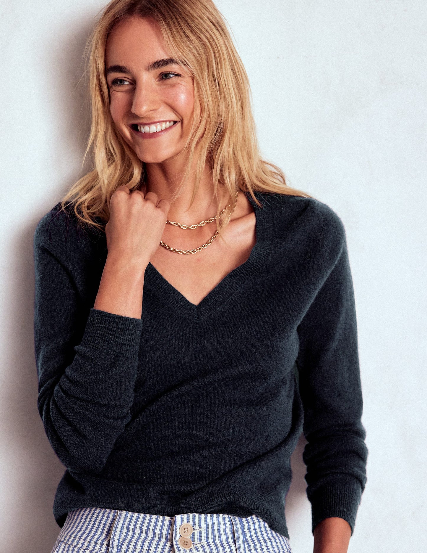 Eva Cashmere V-neck Jumper-Navy