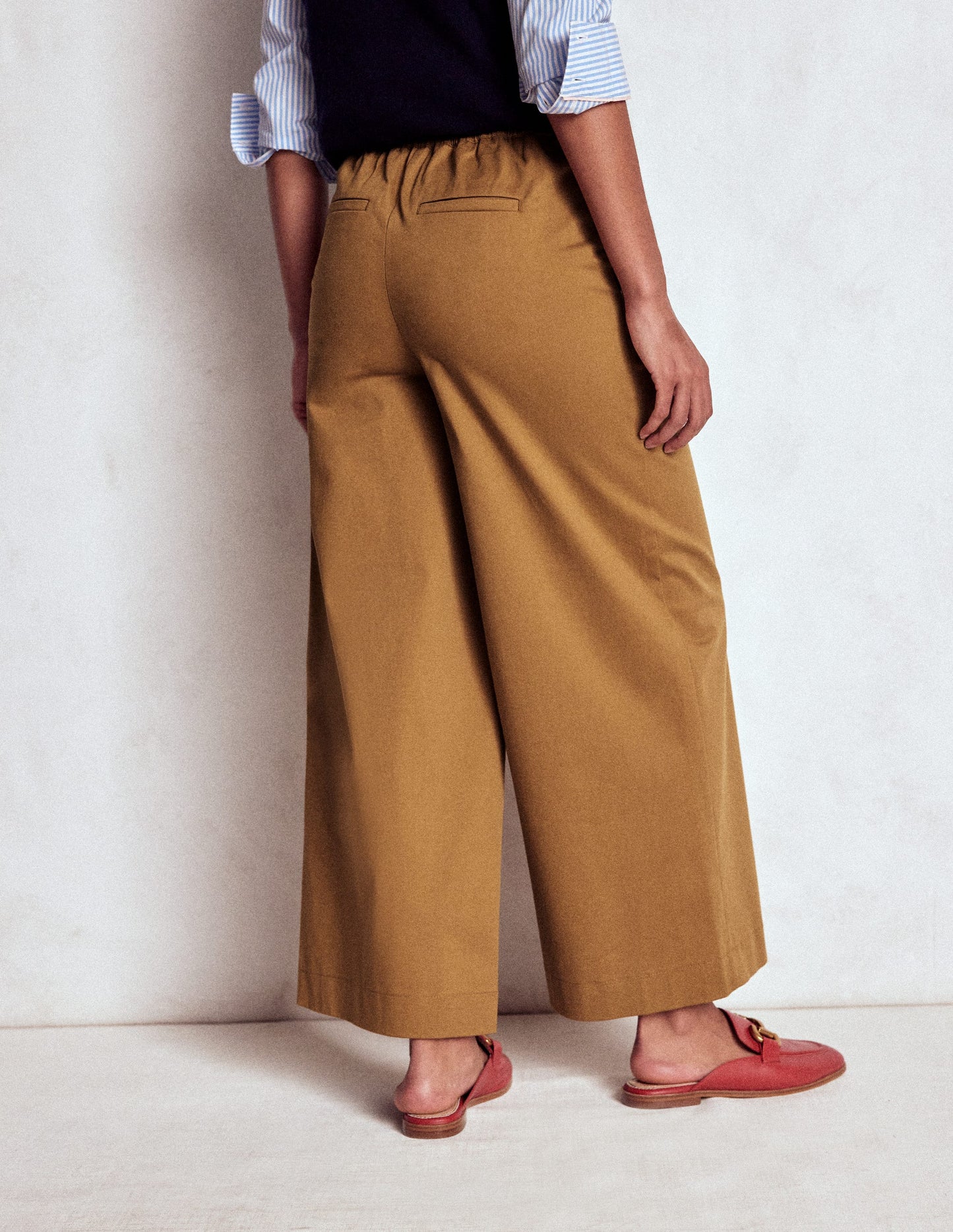 Pull-on Cropped Trousers-Hazelnut Brown