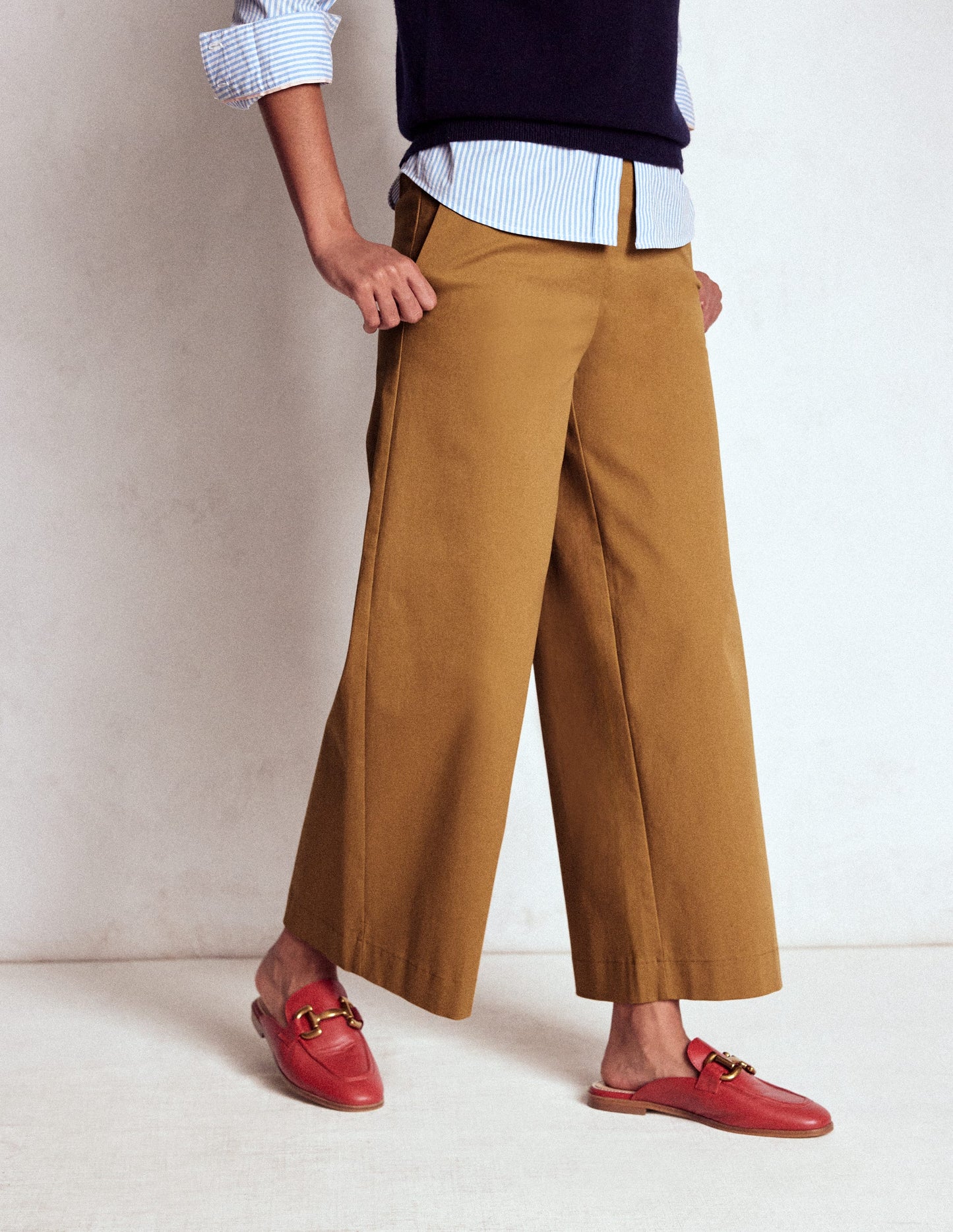 Pull-on Cropped Trousers-Hazelnut Brown
