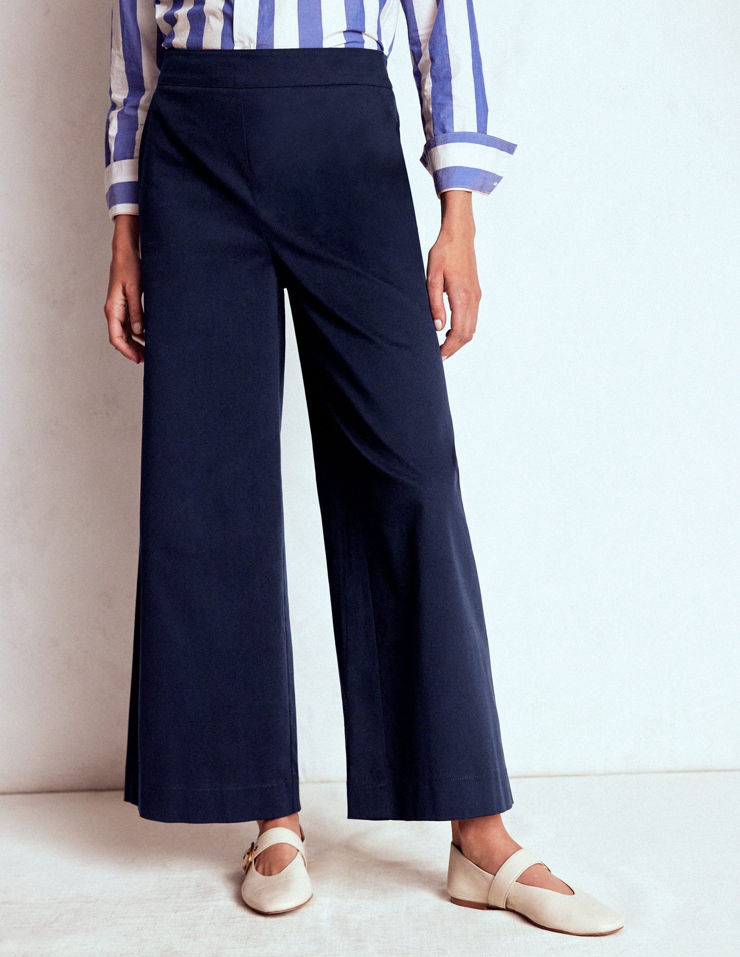 Pull-on Cropped Trousers-Navy