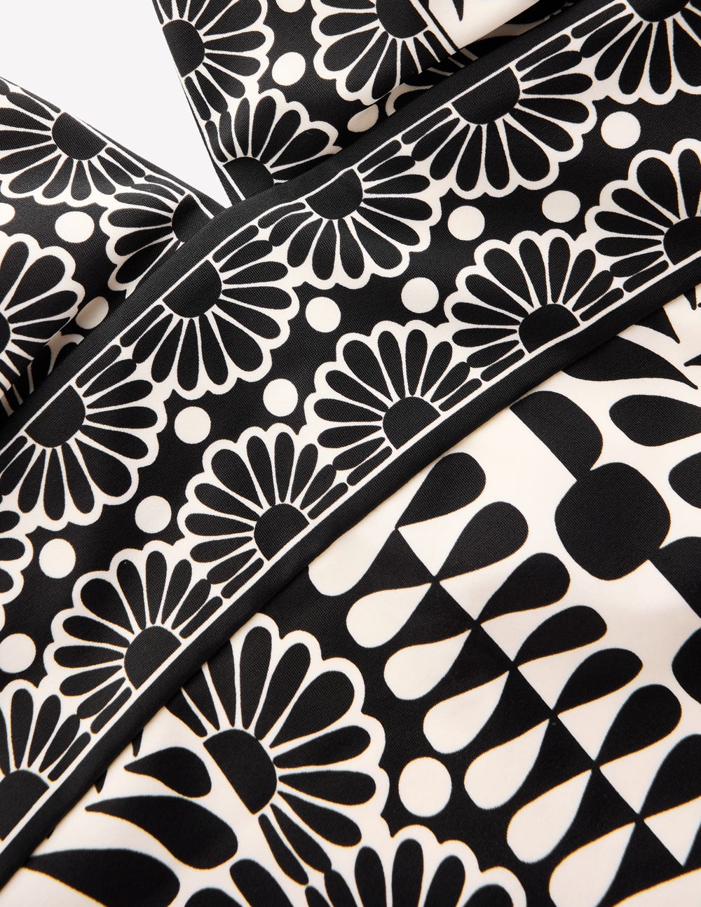 Porto V-neck Swimsuit-Black, Geo Stamp