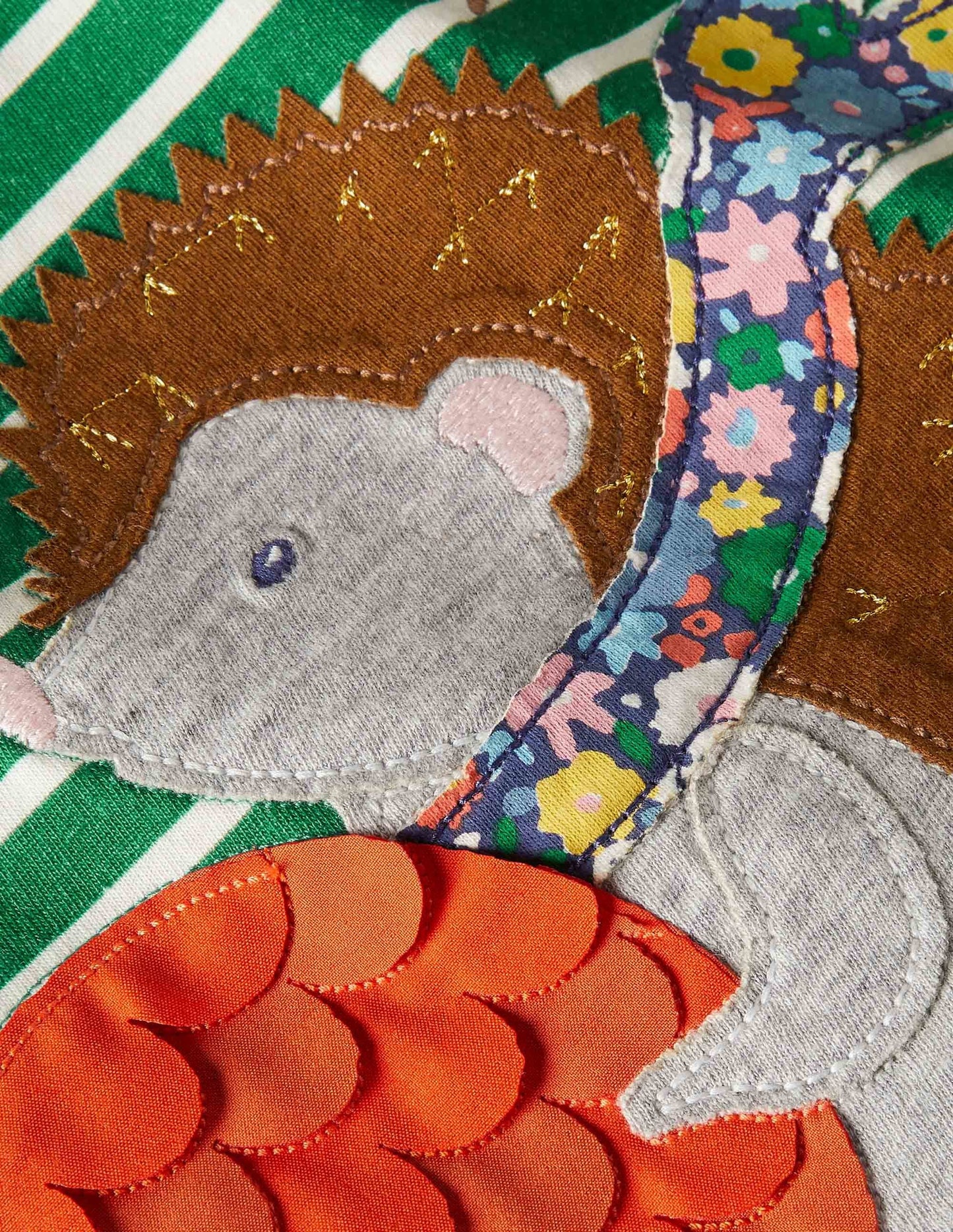 Big Appliqué T-shirt-Highland Green/ Ivory Hedgehog