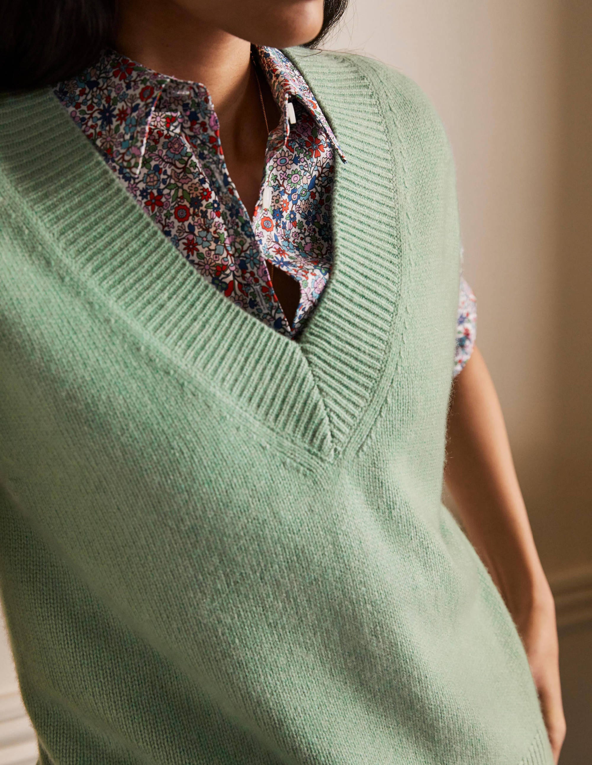 Cashmere Relaxed Tank Top-Peridot Green - Image 2