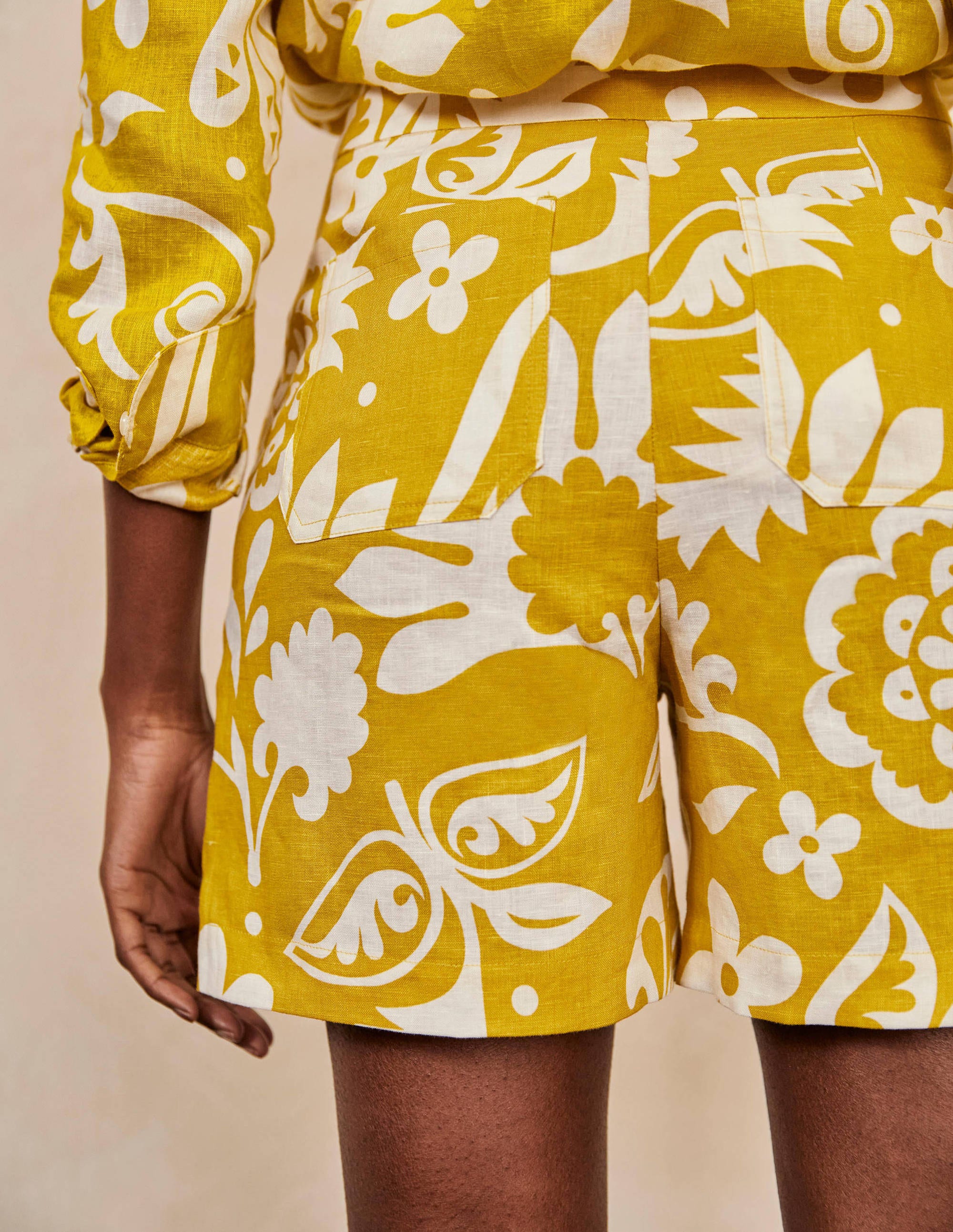 Georgina Linen Shorts-Chartreuse, Garden Tropic - Image 3