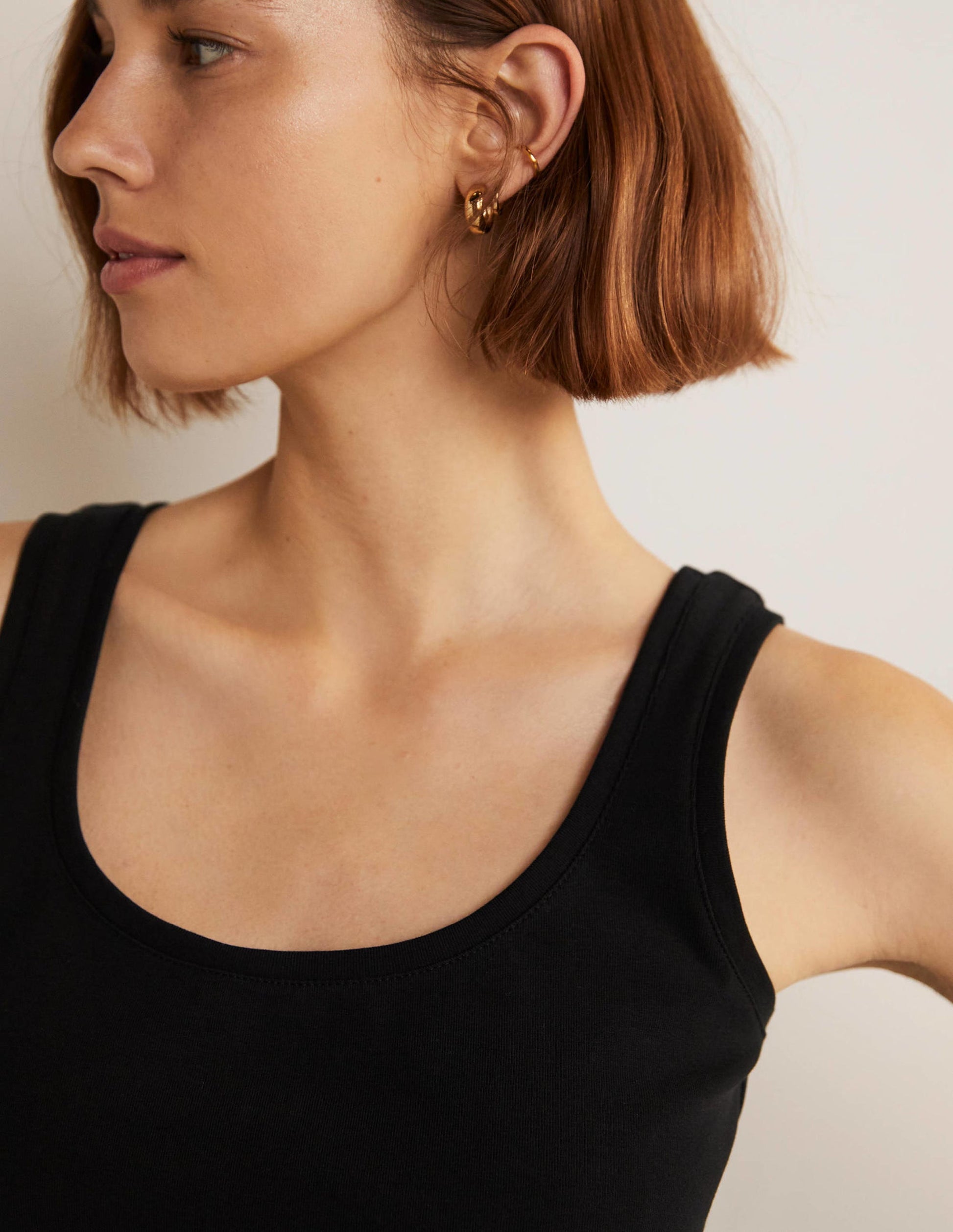 Essential Vest-Black-7