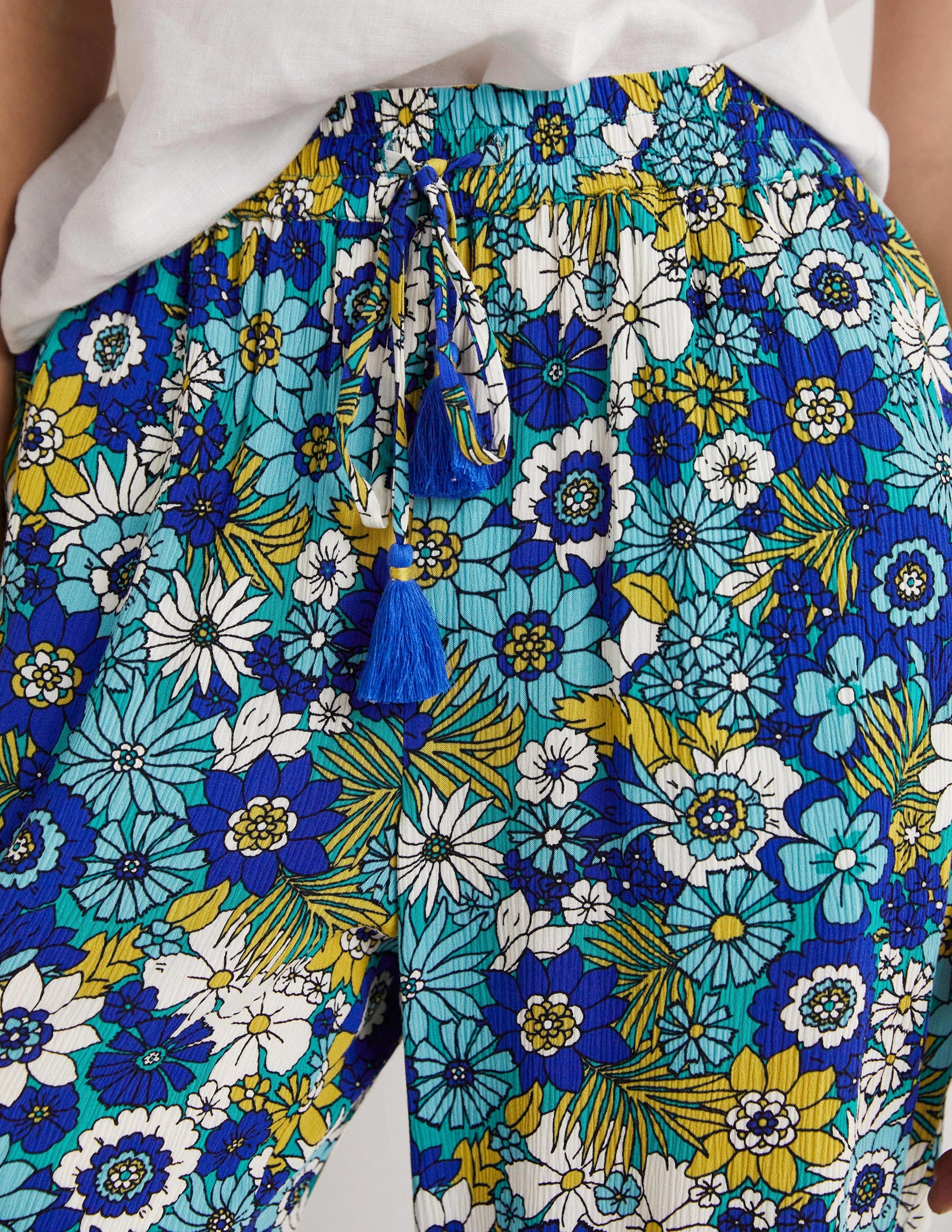 Crinkle Tapered Trousers-Emerald, Bloom Garden-7