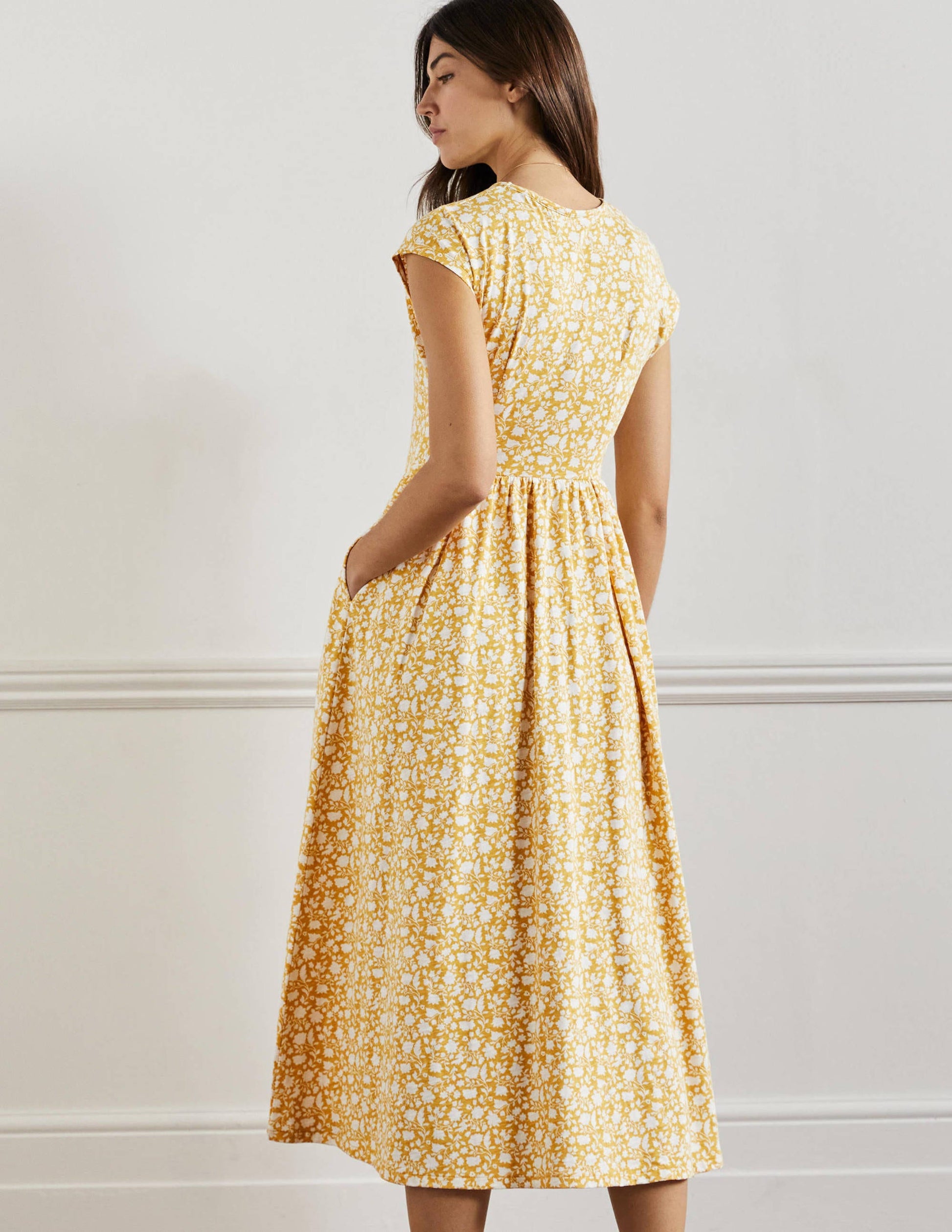 Easy T-Shirt Midi Dress-Butter Botanic Silhouette-3