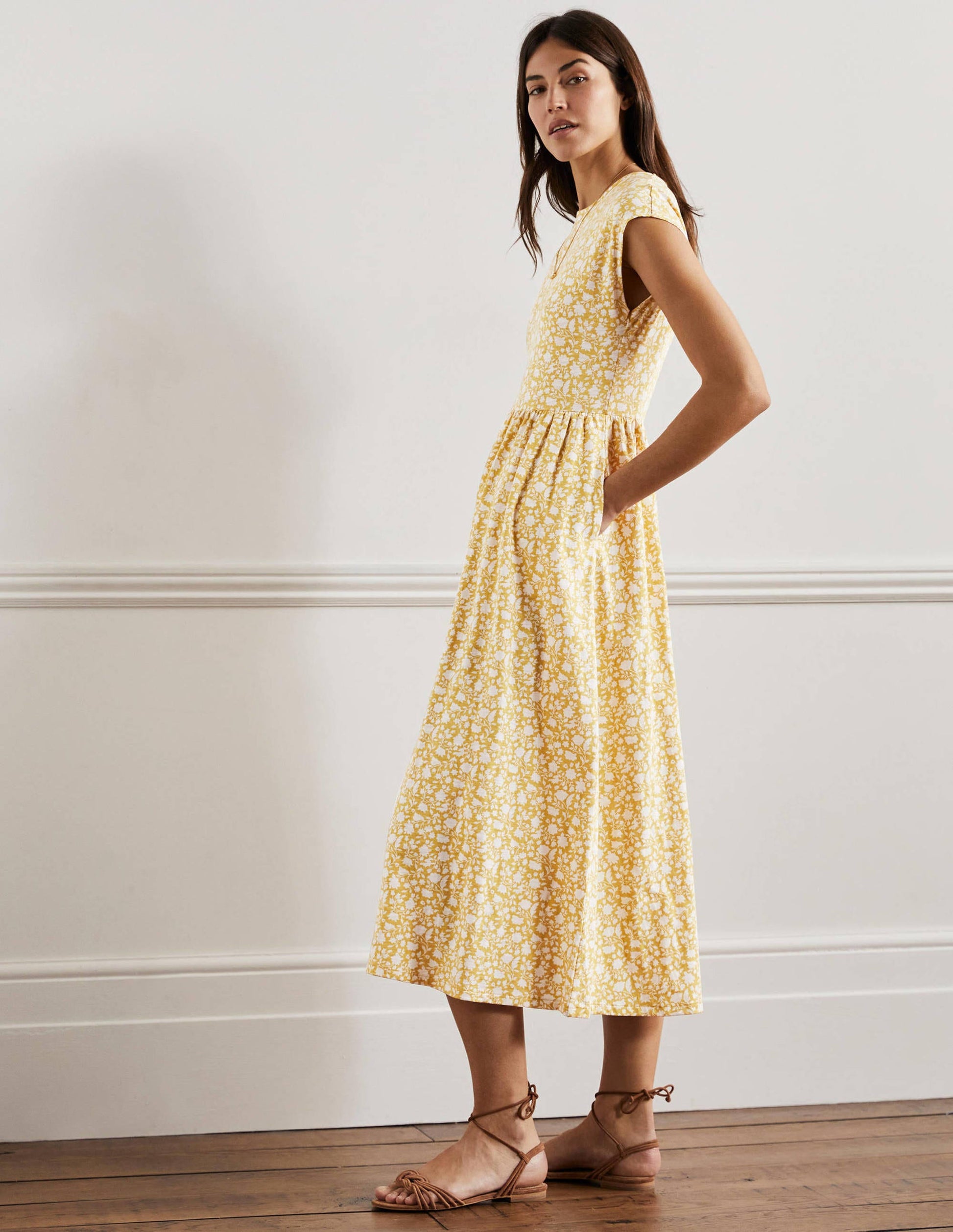 Easy T-Shirt Midi Dress-Butter Botanic Silhouette-5