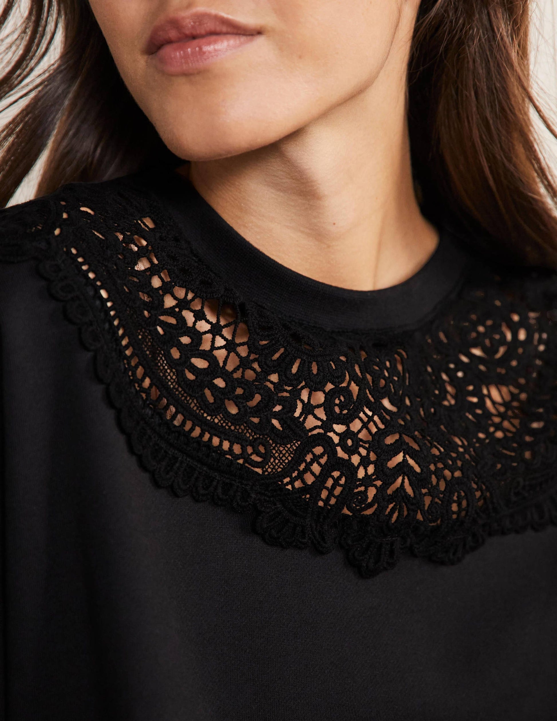 Interest Sweatshirt-Black-2