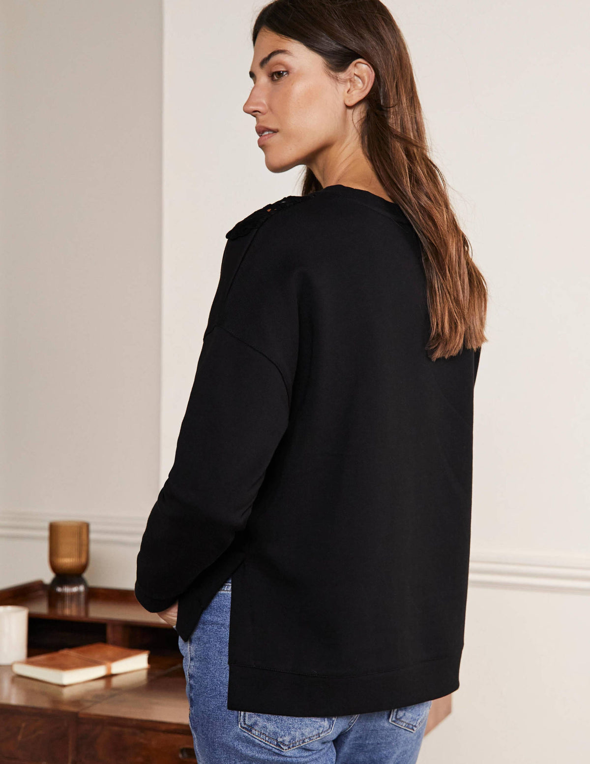 Interest Sweatshirt-Black-3