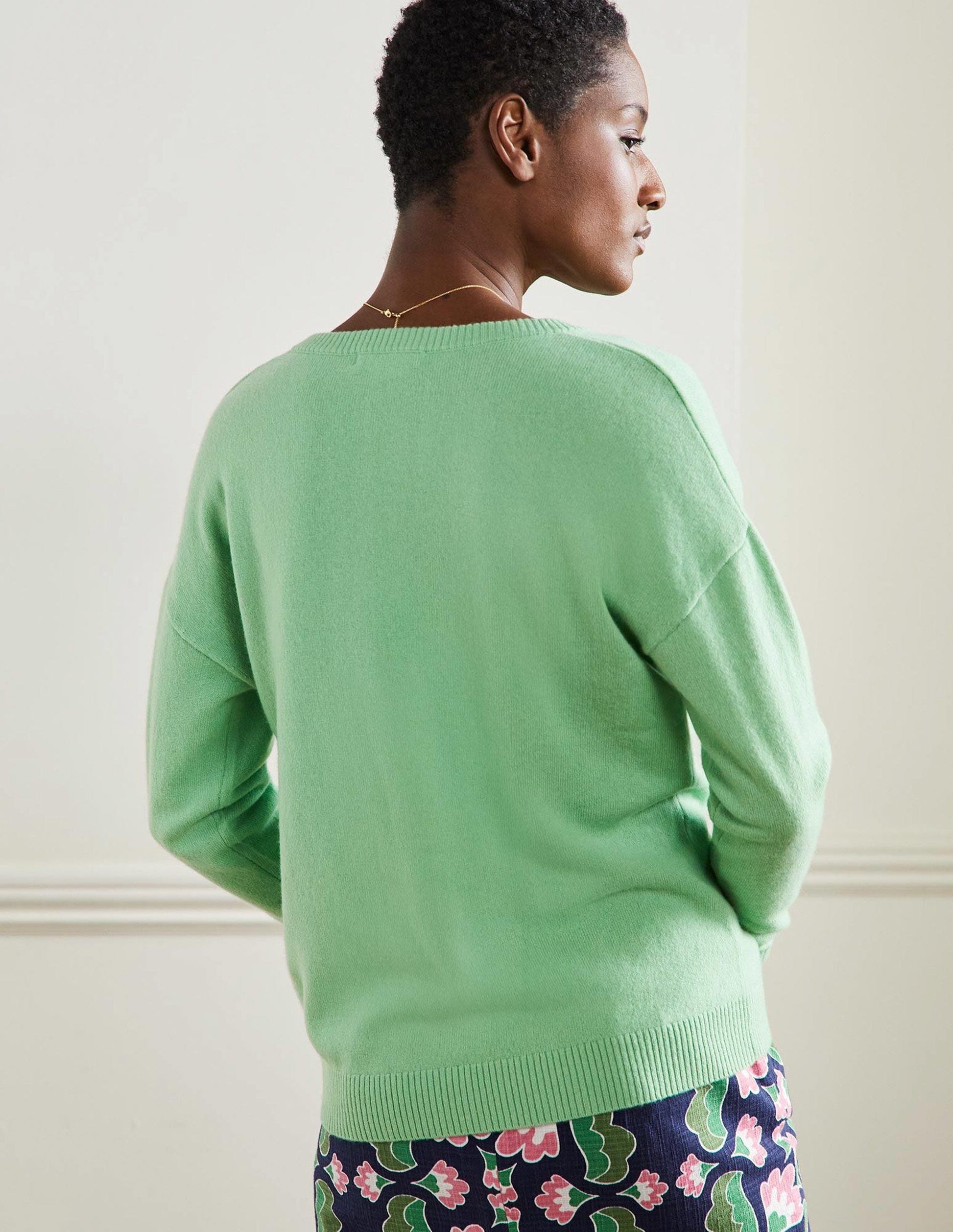 Cashmere V-neck Relaxed Jumper-Zephyr Green-3