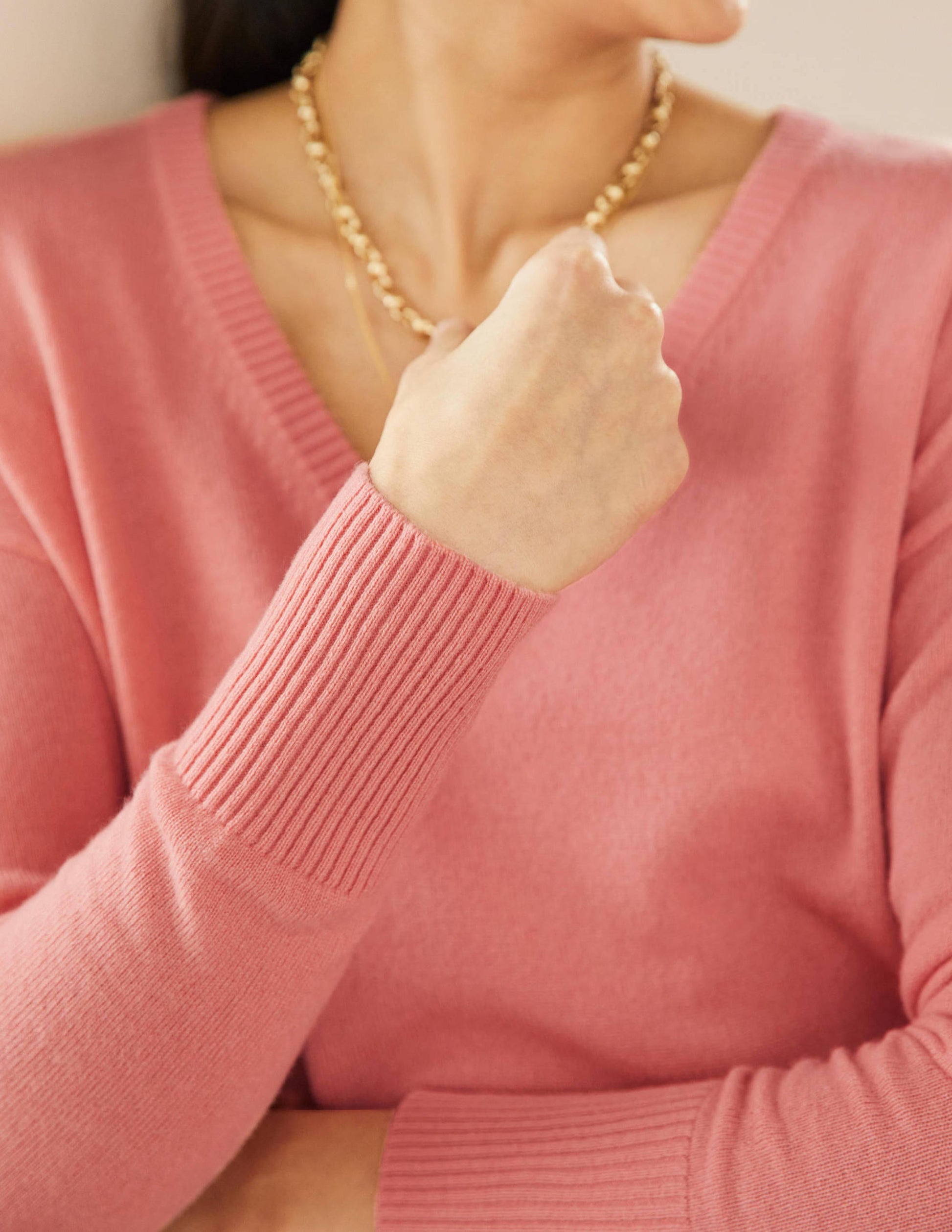 Cashmere V-neck Relaxed Jumper-Chalky Coral-2