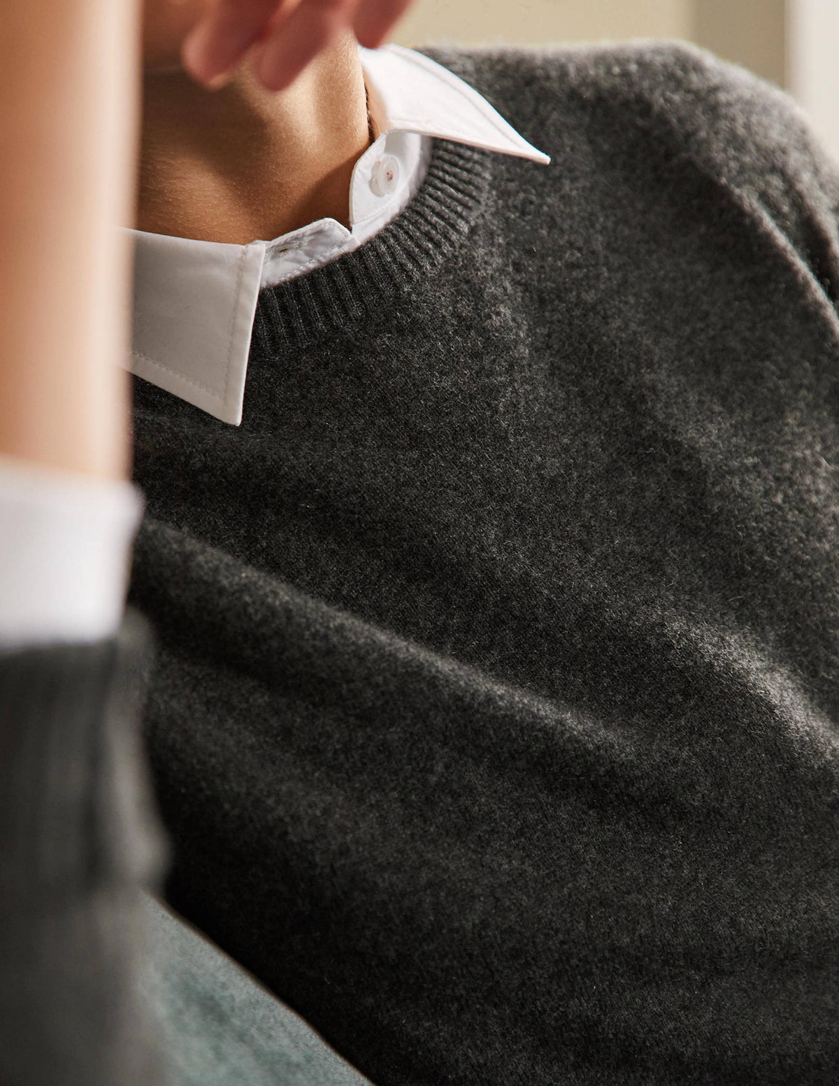 Cashmere Crew Neck Jumper-Charcoal Melange - Image 2