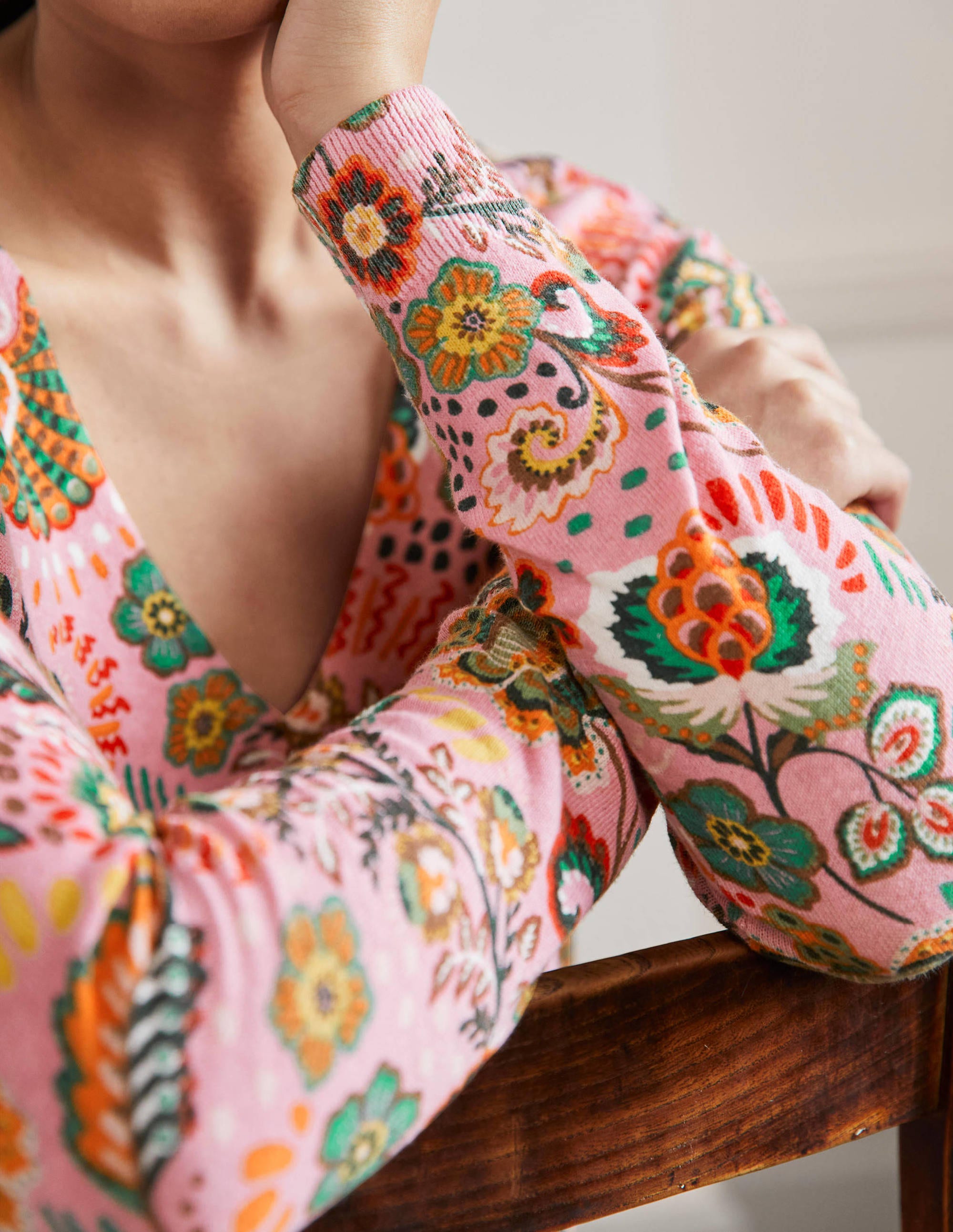 Relaxed Printed V-neck Jumper-Formica Pink, Meadow - Image 2