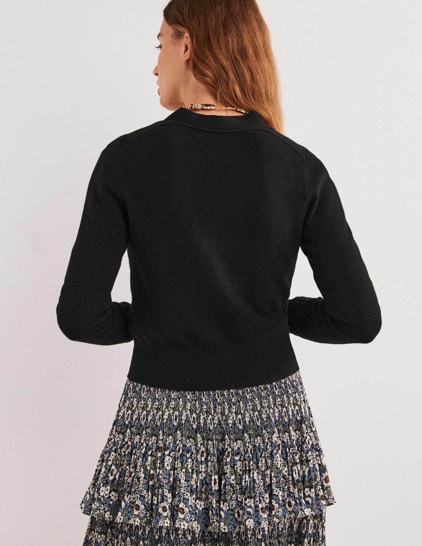 Cropped Cashmere V Cardigan-Black