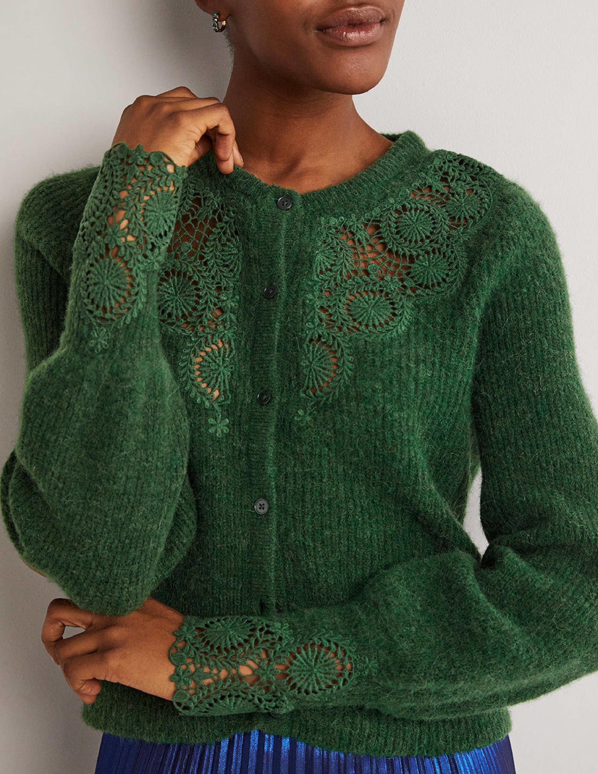 Detail Fluffy Cardigan-Hunter Green Embroidery-2