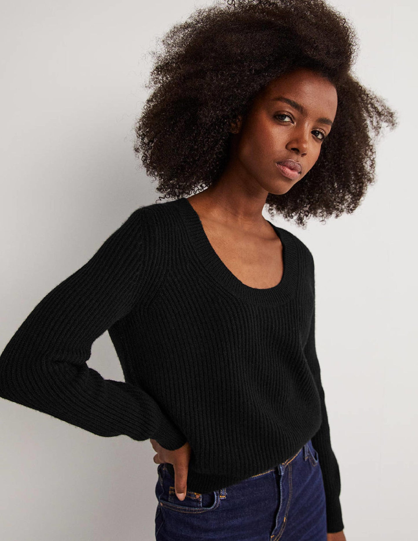 Cashmere Scoop Neck Jumper-Black