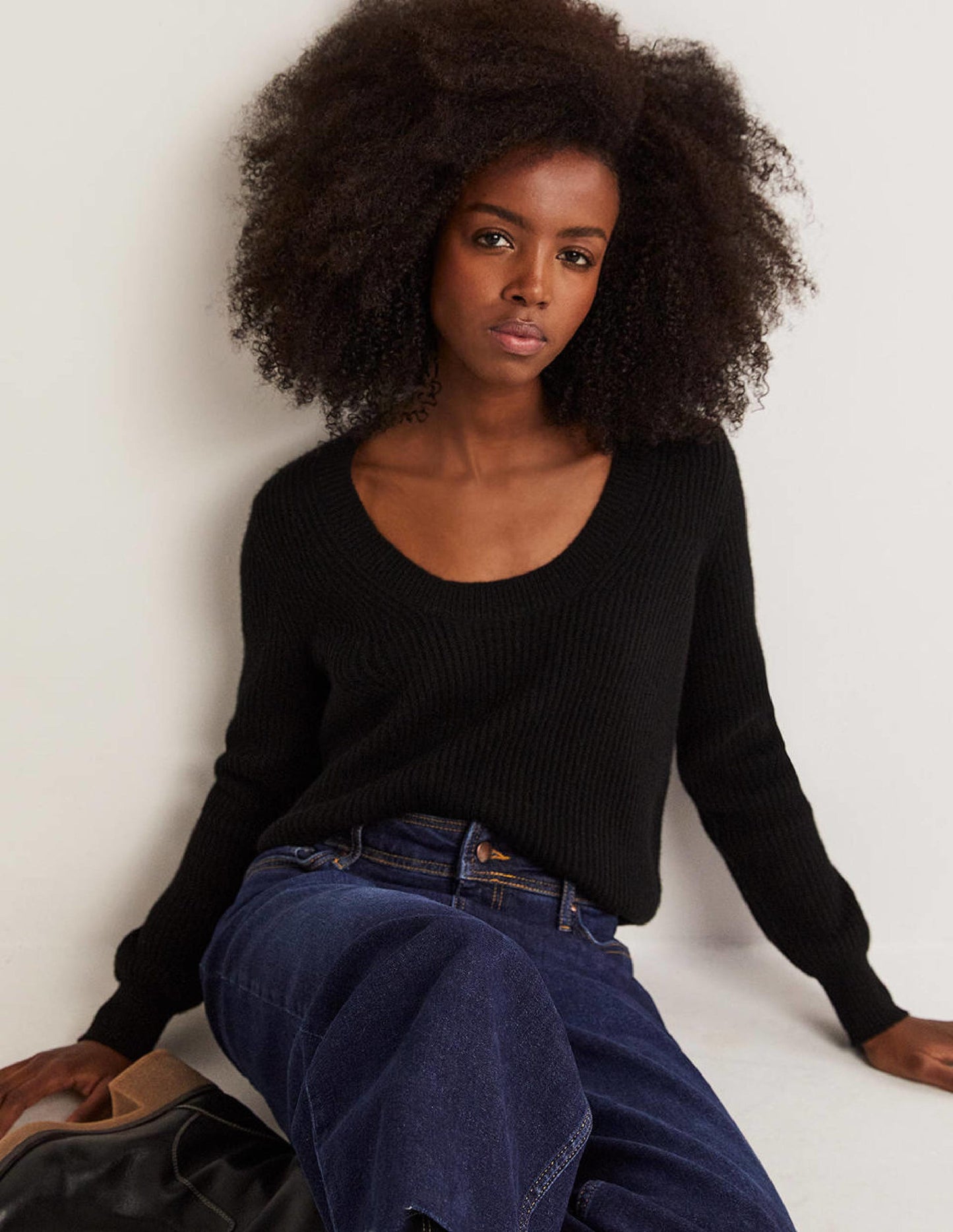 Cashmere Scoop Neck Jumper-Black