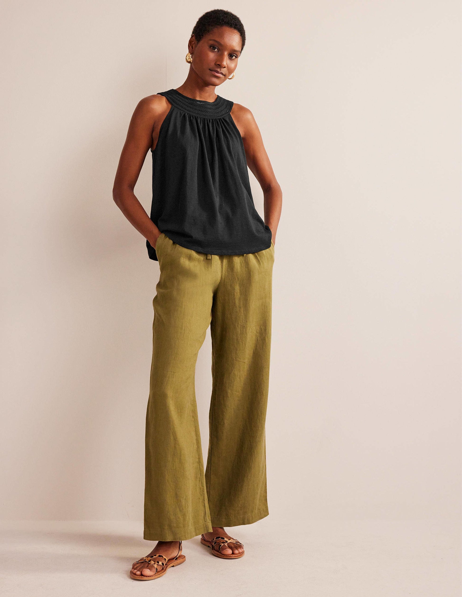 Trim Neck Jersey Swing Top-Black-4