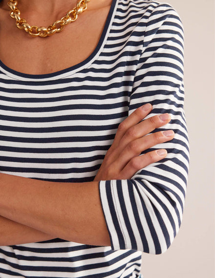 3/4 Sleeve Scoop Neck Top-Ivory, Navy
