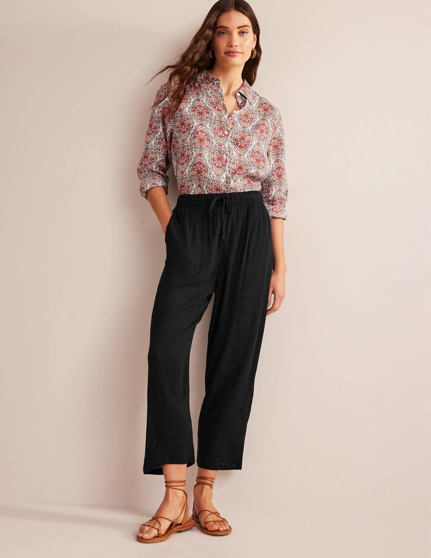 Crinkle Tapered Trousers-Black