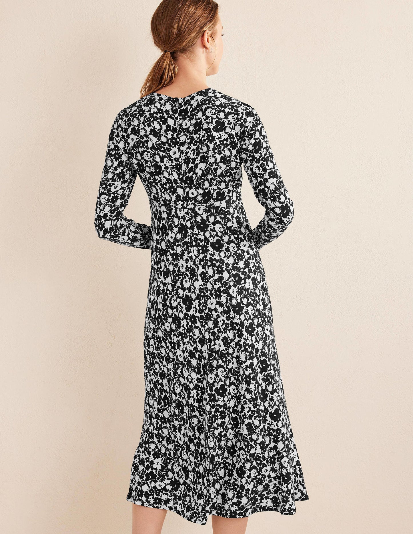 Crew Neck Midi Tea Dress-Black, Bloom Silhouette