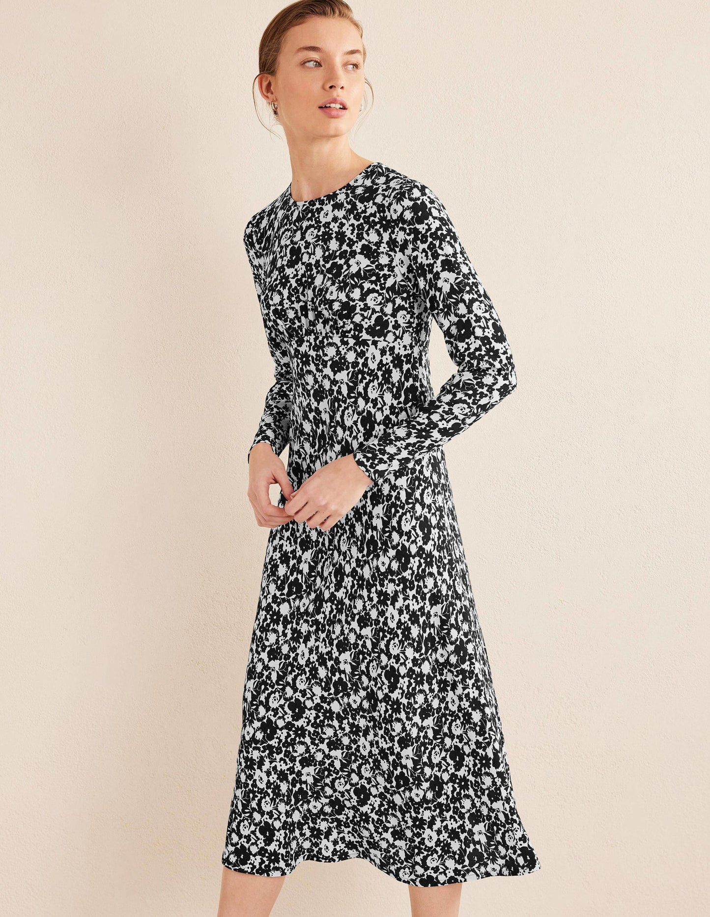 Crew Neck Midi Tea Dress-Black, Bloom Silhouette