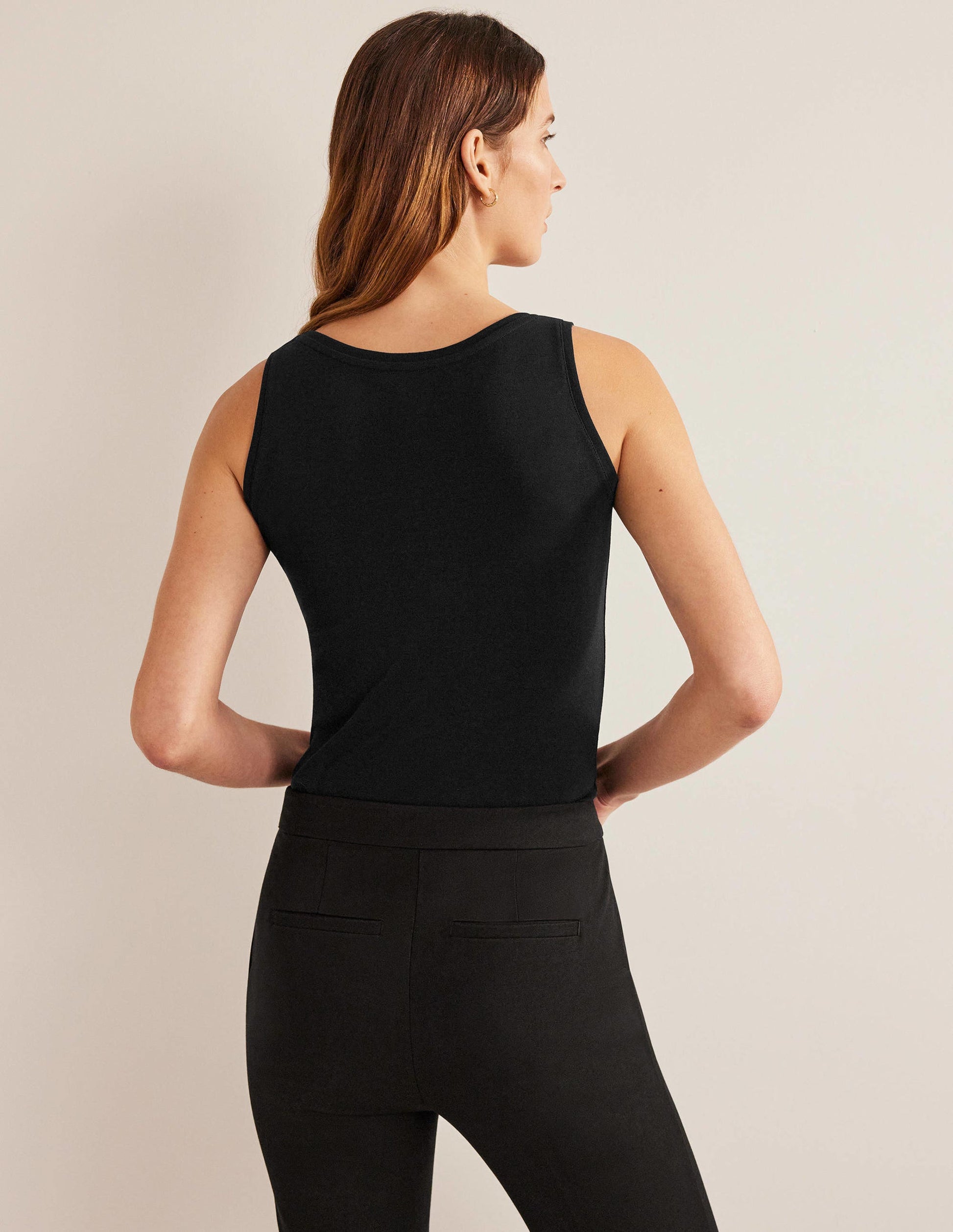 Essential Vest-Black-3