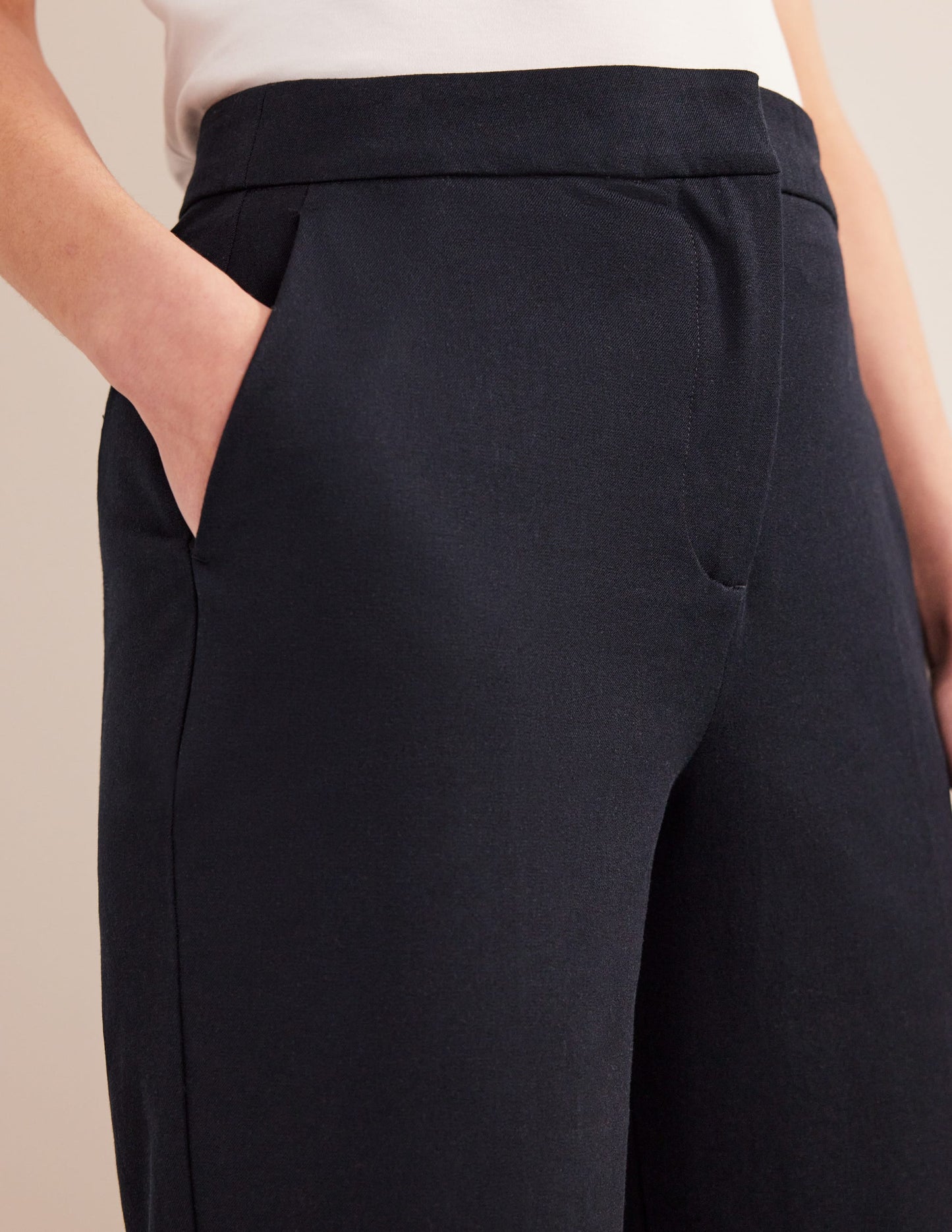 Bi-Stretch Tapered Trousers-Navy