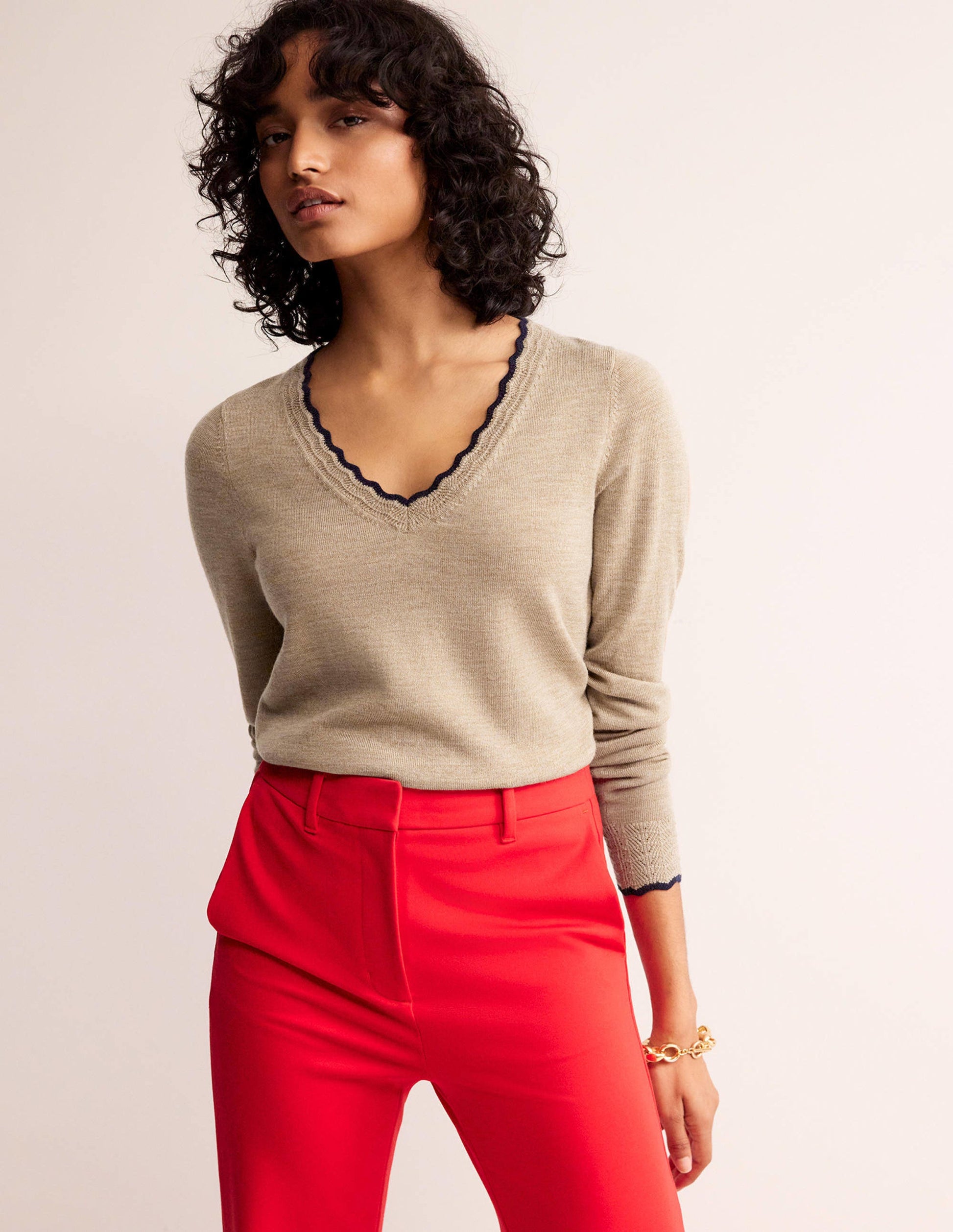 Merino Scallop V-Neck Jumper-Camel Melange-4