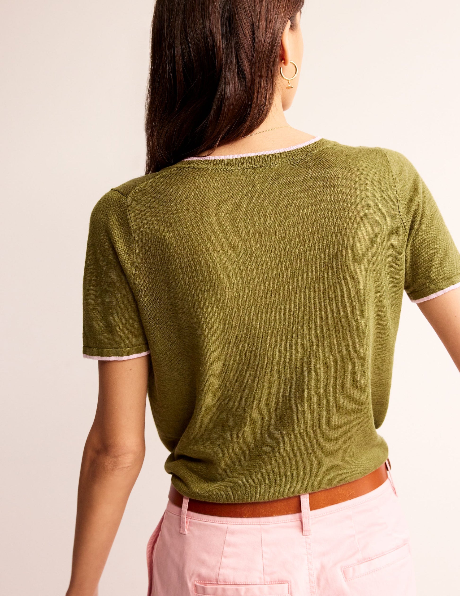 Maggie V-Neck Linen T-Shirt-Mayfly Green-3