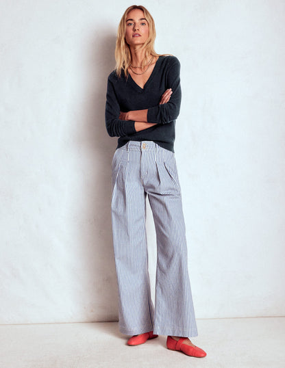 Eva Cashmere V-neck Jumper-Navy-4