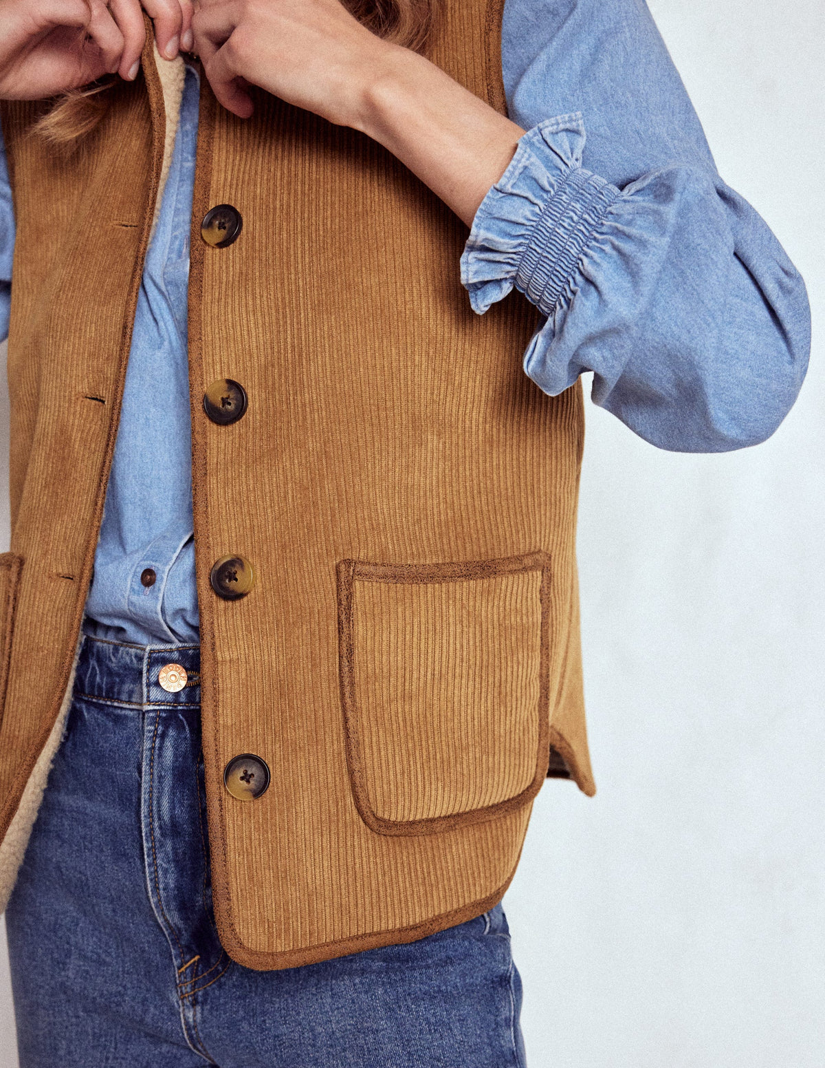 Clerkenwell Reversible Gilet-Hazelnut Brown, Natural - Image 2