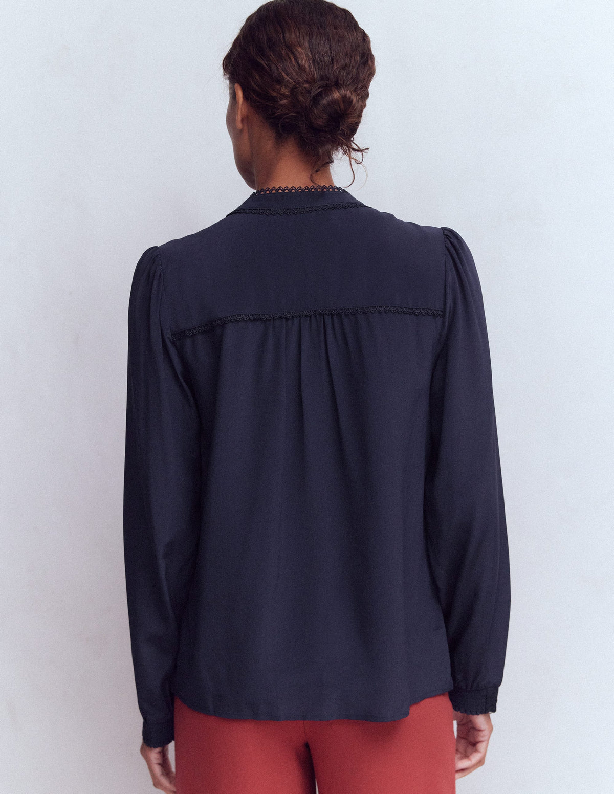 Rhea Trim Detail Silk Top-Denim Blue, Blossomy Sprig - Image 3