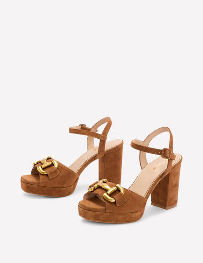 Snaffle Trim Platform Sandal-Tan