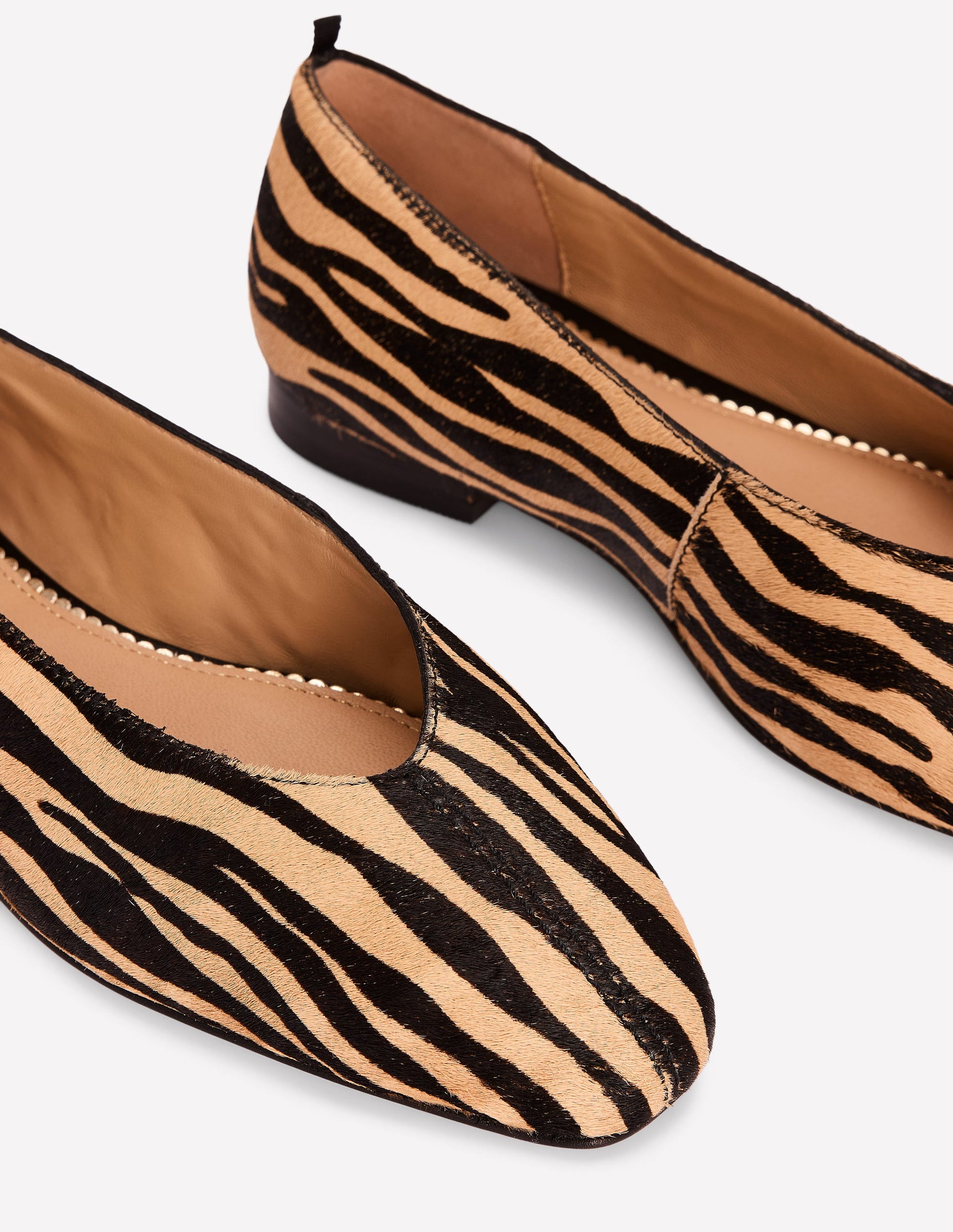 High Cut Stitch Detail Flats-Black/White-5