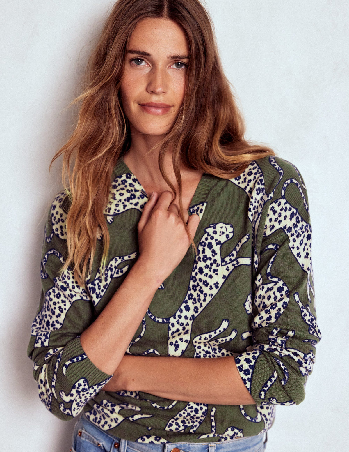 Lydia Cashmere Jumper-Woodland Green, Leopard - Image 4